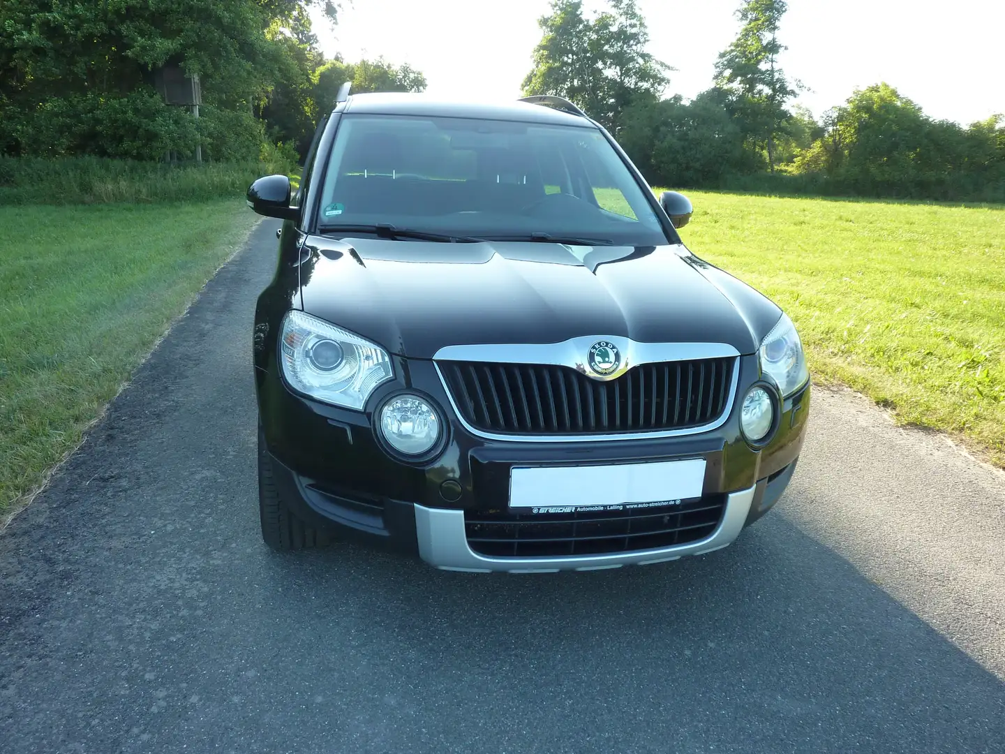 Skoda Yeti Yeti Diesel 2.0 TDI 4x4 Elegance PLUS EDITION Schwarz - 1