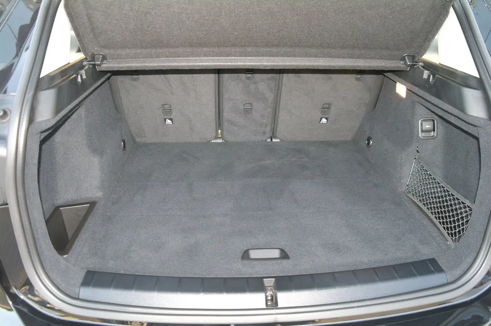 BMW X1 sDrive16d Schwarz - 2