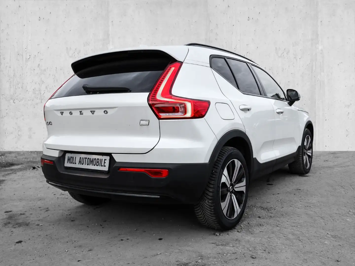 Volvo XC40 Plus Dark Recharge Plug-In Hybrid 2WD T4 Twin Engi Weiß - 2