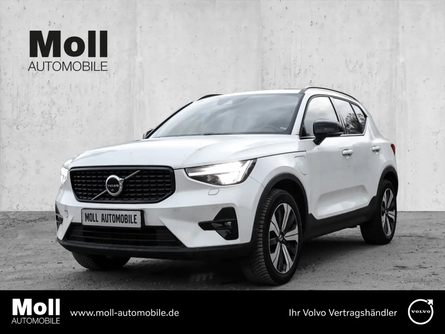 Volvo XC40 Plus Dark Recharge Plug-In Hybrid 2WD T4 Twin Engi Weiß - 1