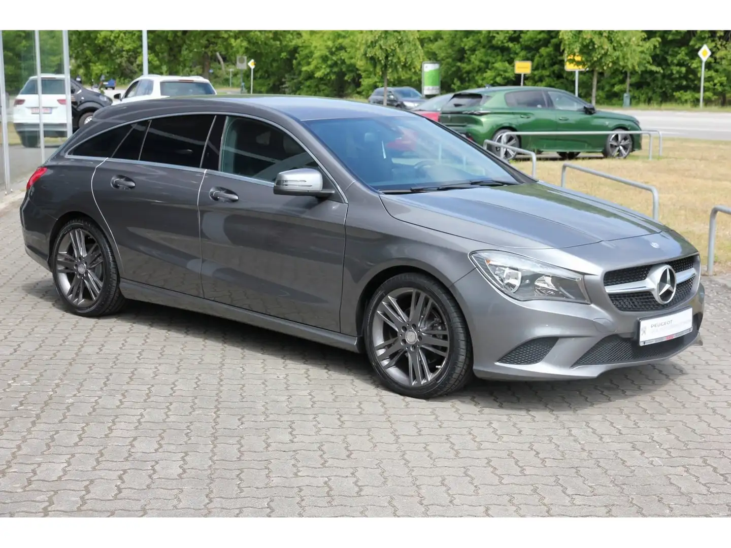 Mercedes-Benz CLA 200 Shooting Brake Urban e-Klappe scheckheft Grijs - 2