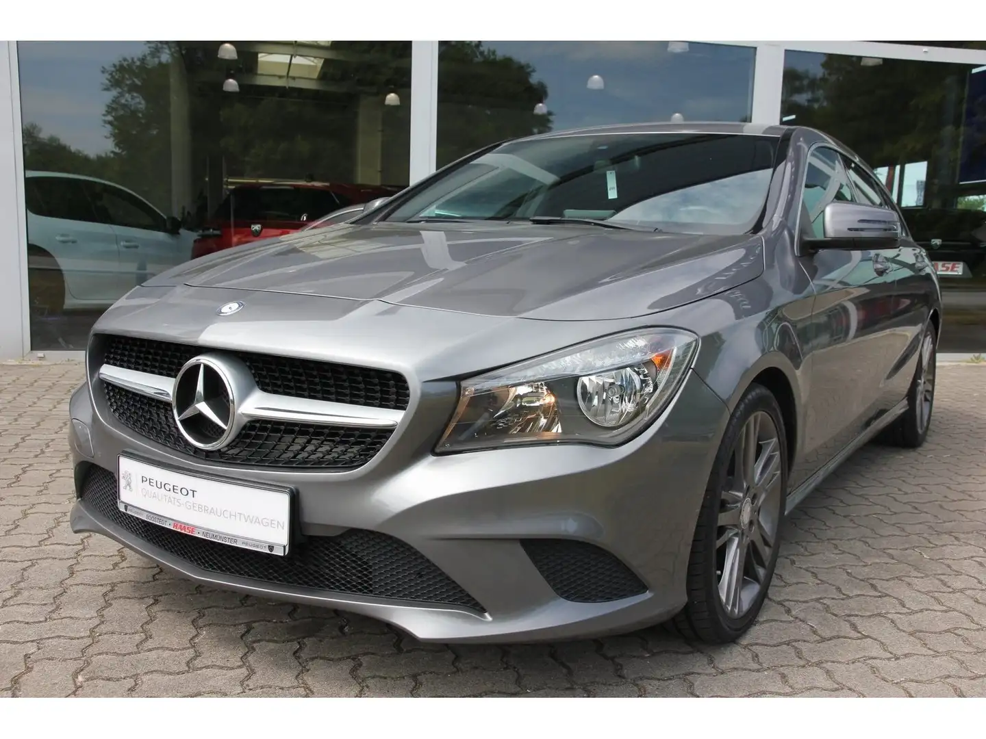 Mercedes-Benz CLA 200 Shooting Brake Urban e-Klappe scheckheft Grijs - 1