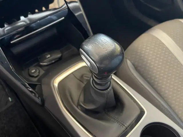 Peugeot 2008 view 11