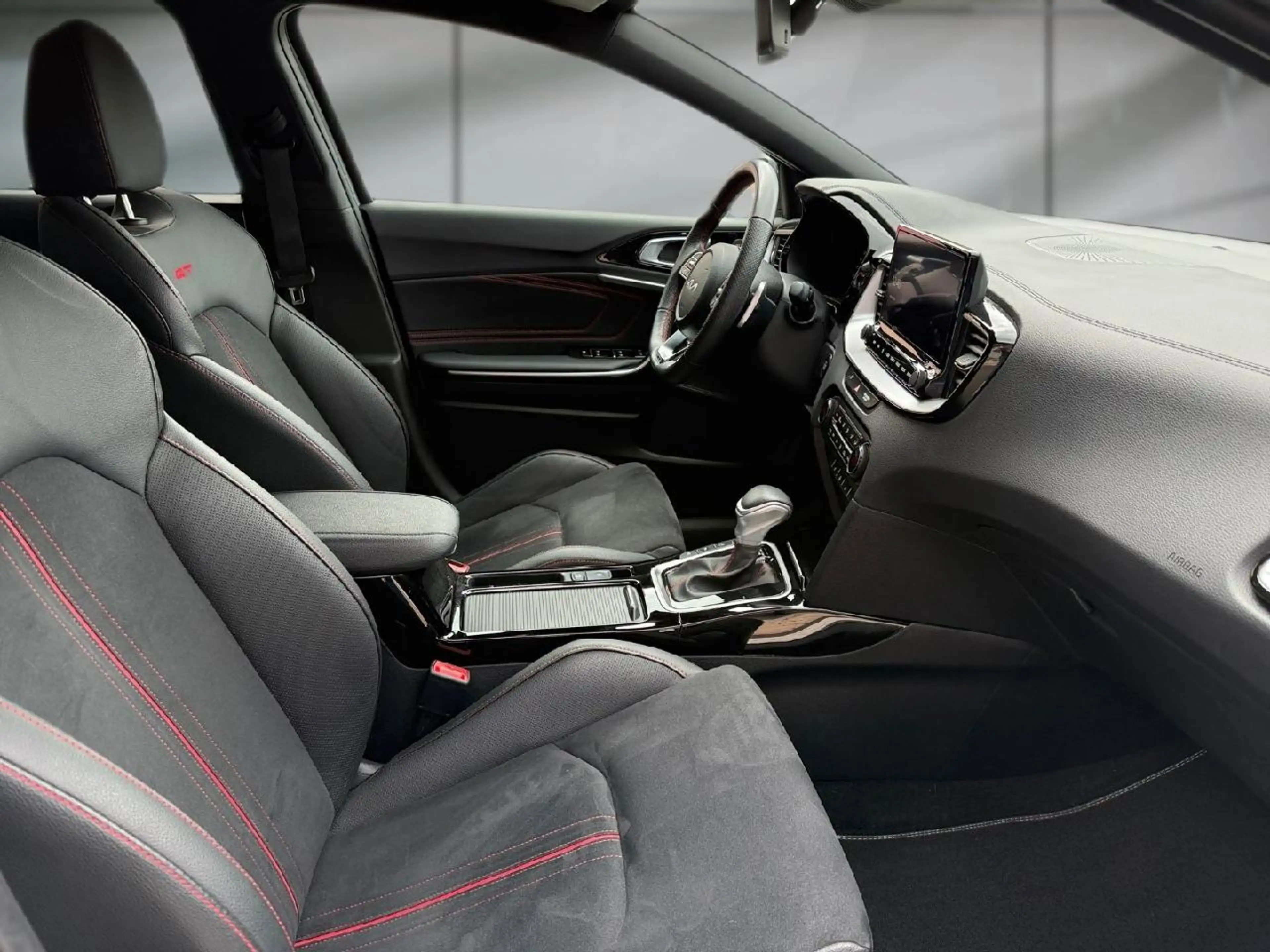 Kia Ceed / cee'd GT — photo 13