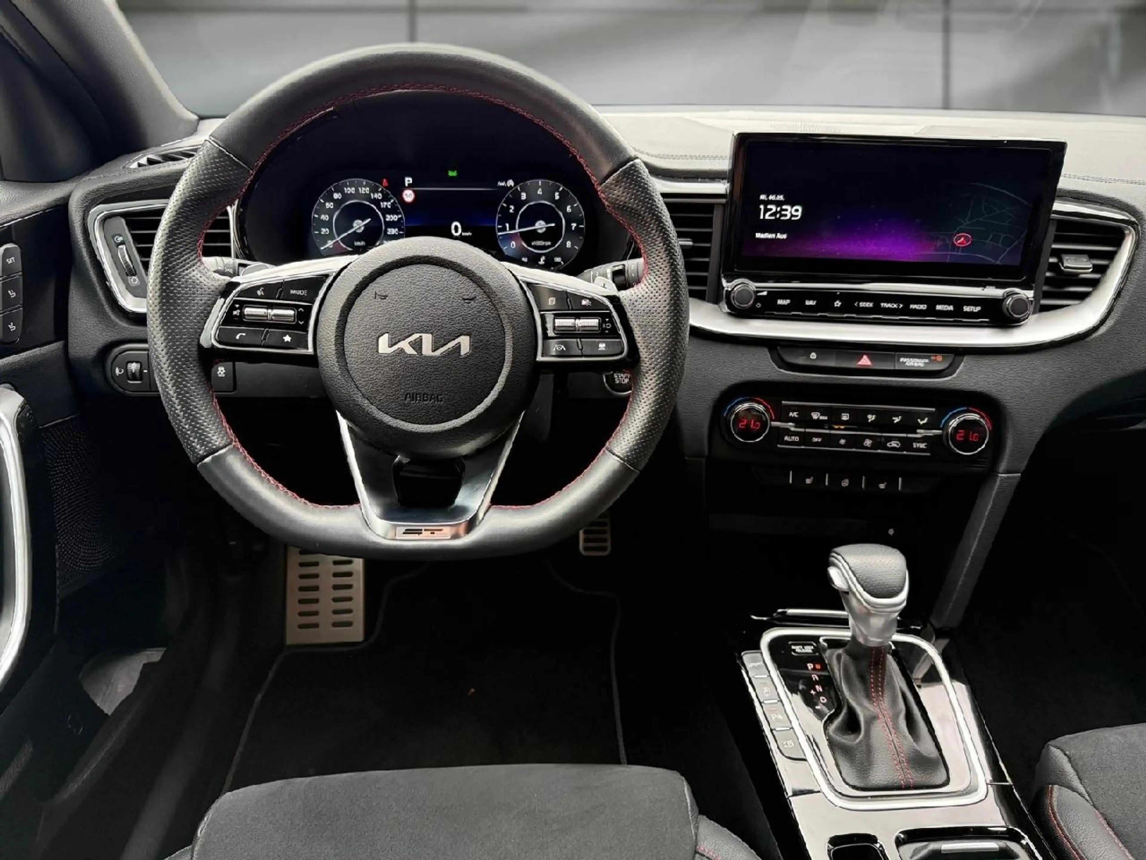 Kia Ceed / cee'd GT — photo 10