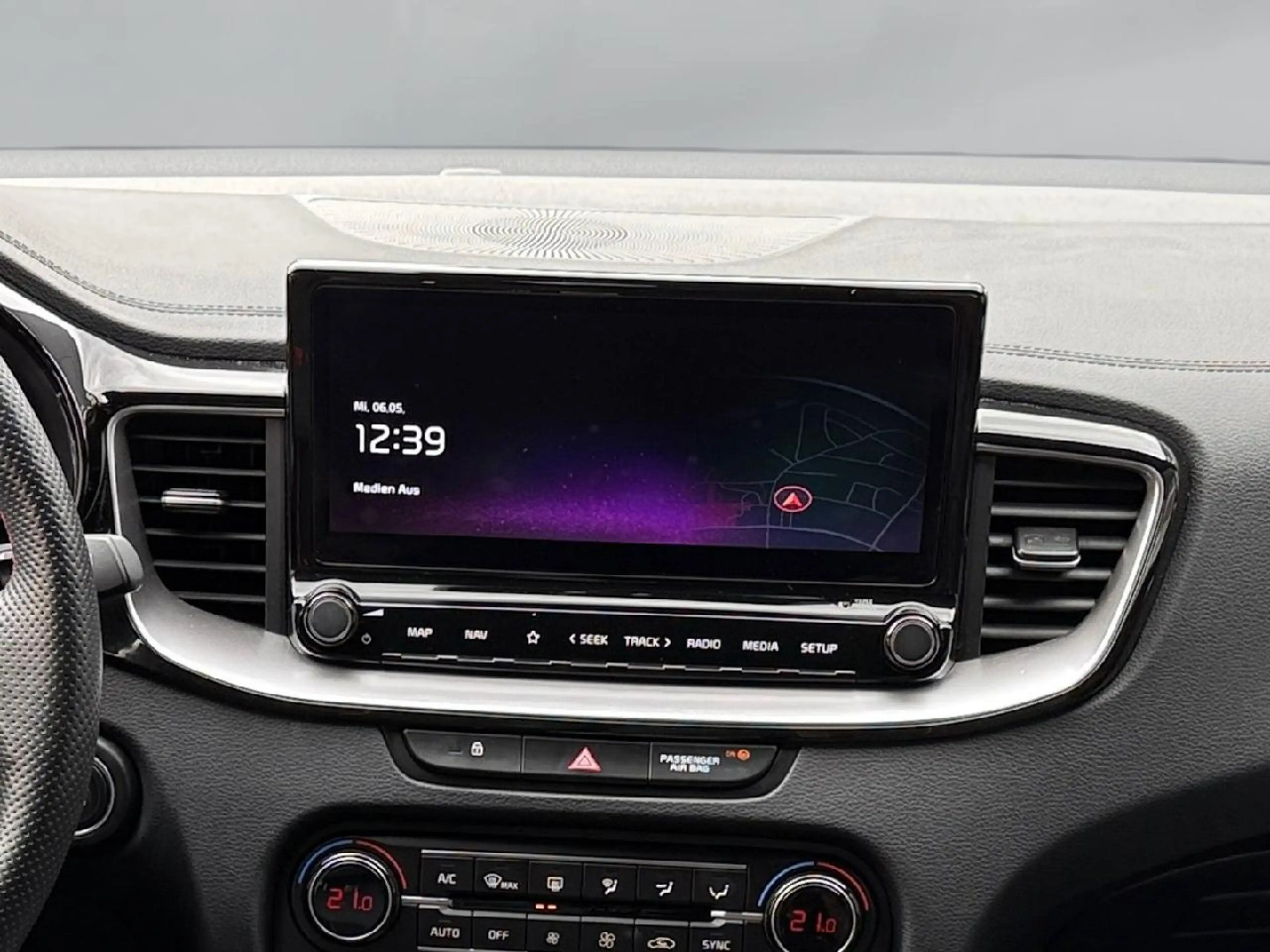 Kia Ceed / cee'd GT — photo 12