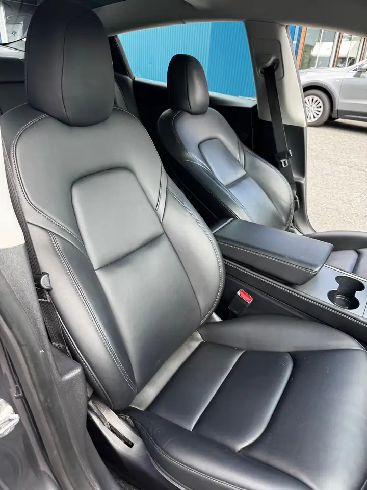 Tesla Model 3 снимка Tesla Model 3