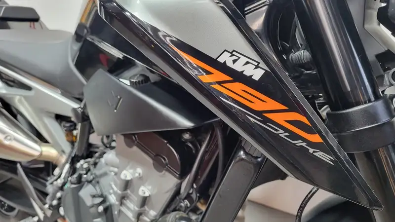 KTM 790 Duke - foto 3