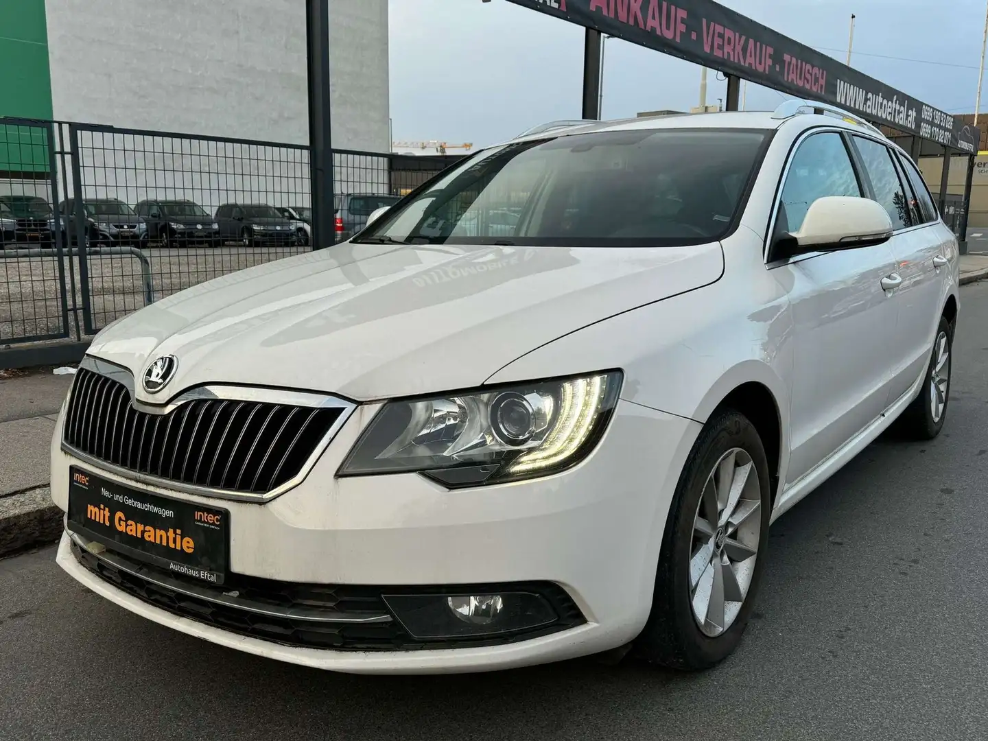 Skoda Superb 1,6 TDI DSG*KEIN PICKERL*EXPORT*NAVI*KLIMA*MFL* Weiß - 1