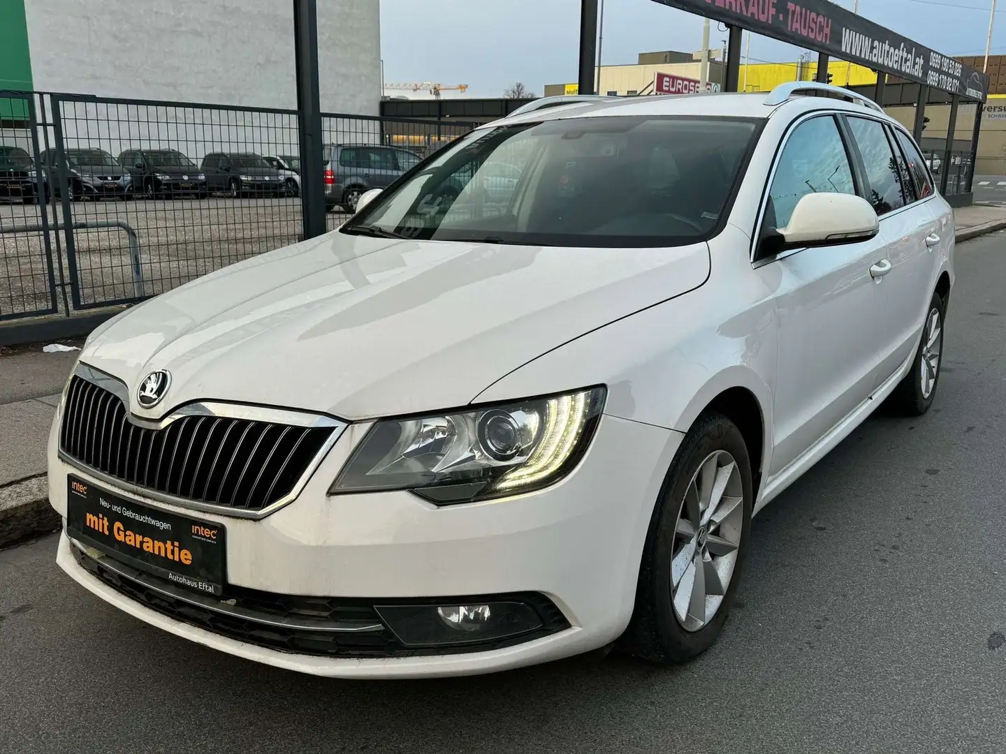 Skoda Superb 1,6 TDI DSG*KEIN PICKERL*EXPORT*NAVI*KLIMA*MFL* Weiß - 2