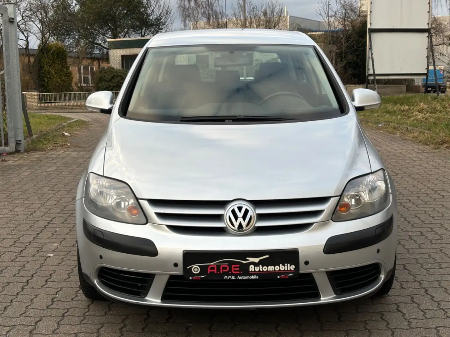 Volkswagen Golf Plus 1.6 Trendline Tüv/Au NEU Silber - 2