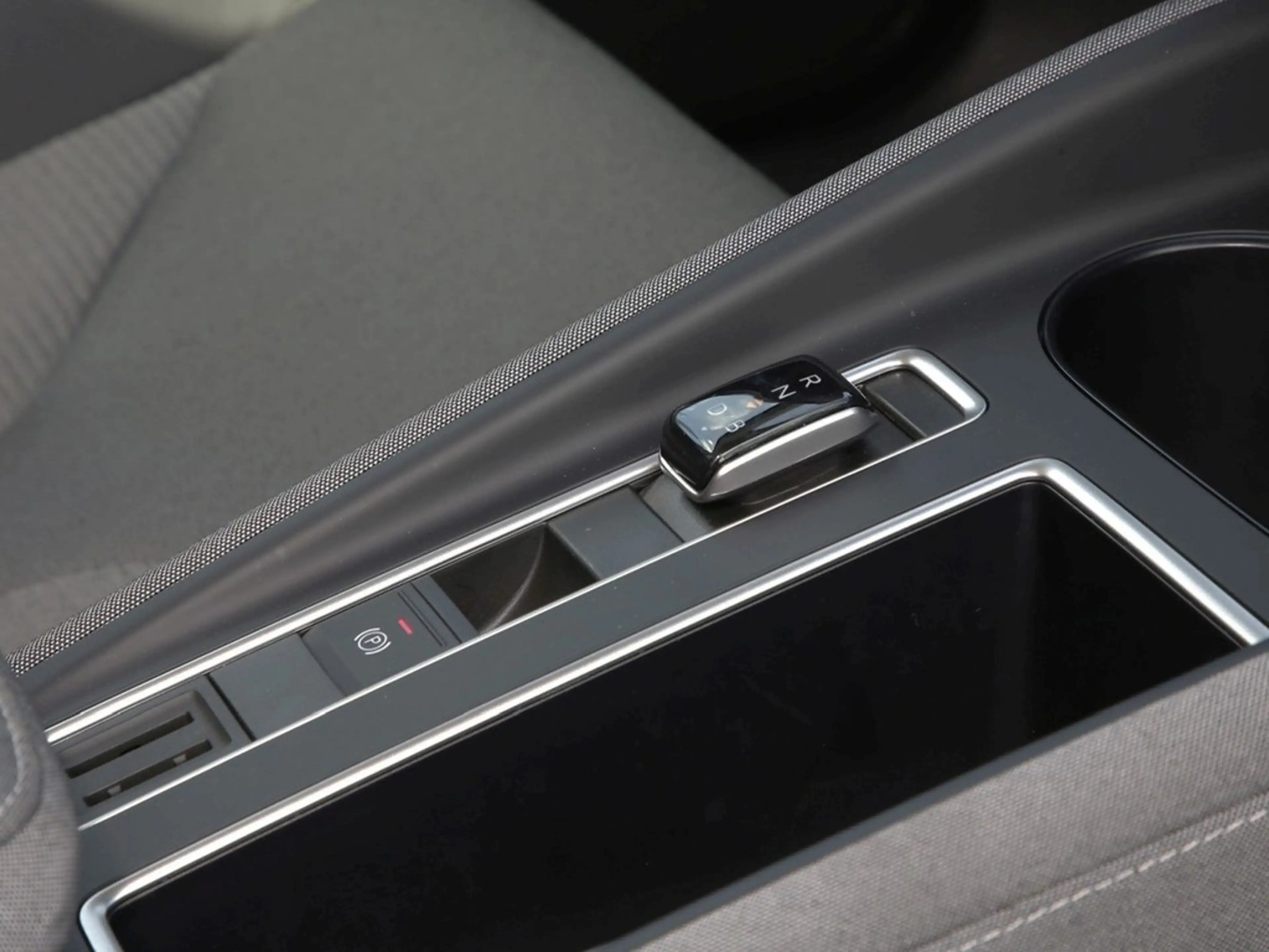 Skoda Enyaq 85 Loft 20" ACC AHK HUD NAVI LED 360 — photo 10