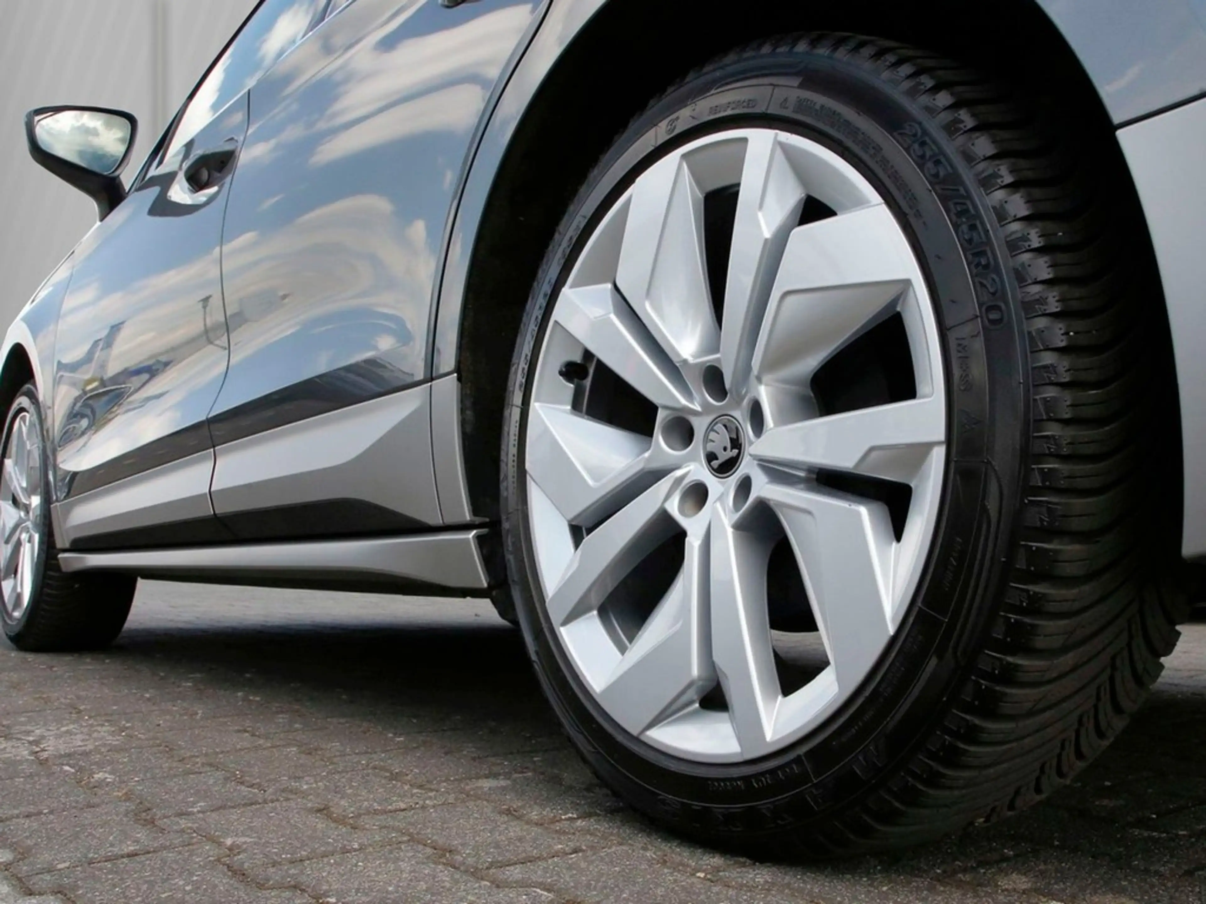 Skoda Enyaq 85 Loft 20" ACC AHK HUD NAVI LED 360 — photo 5
