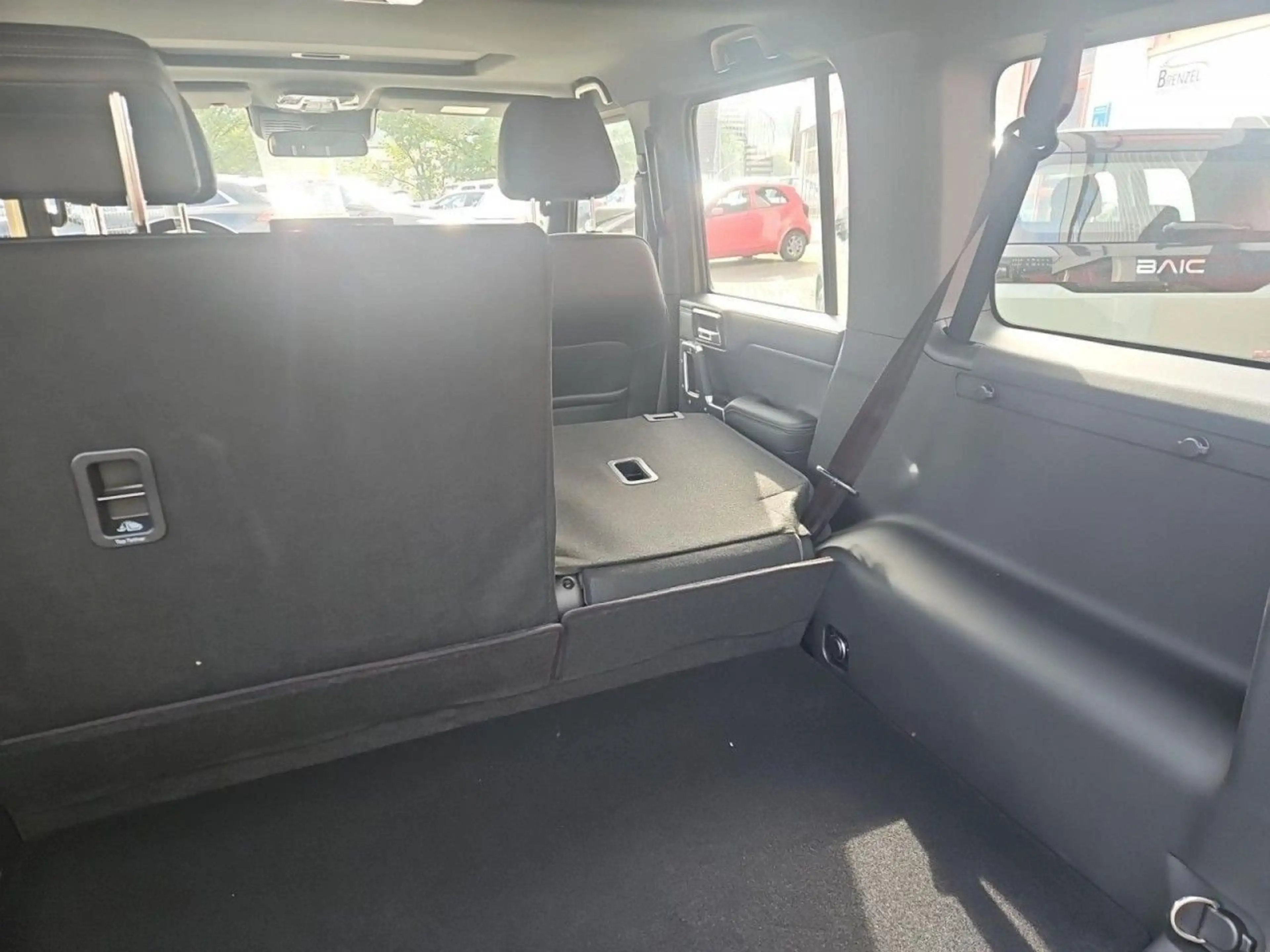 BAW 212 2.0 Diesel 4x4 Automatik Seilwinde Suchlicht — photo 14