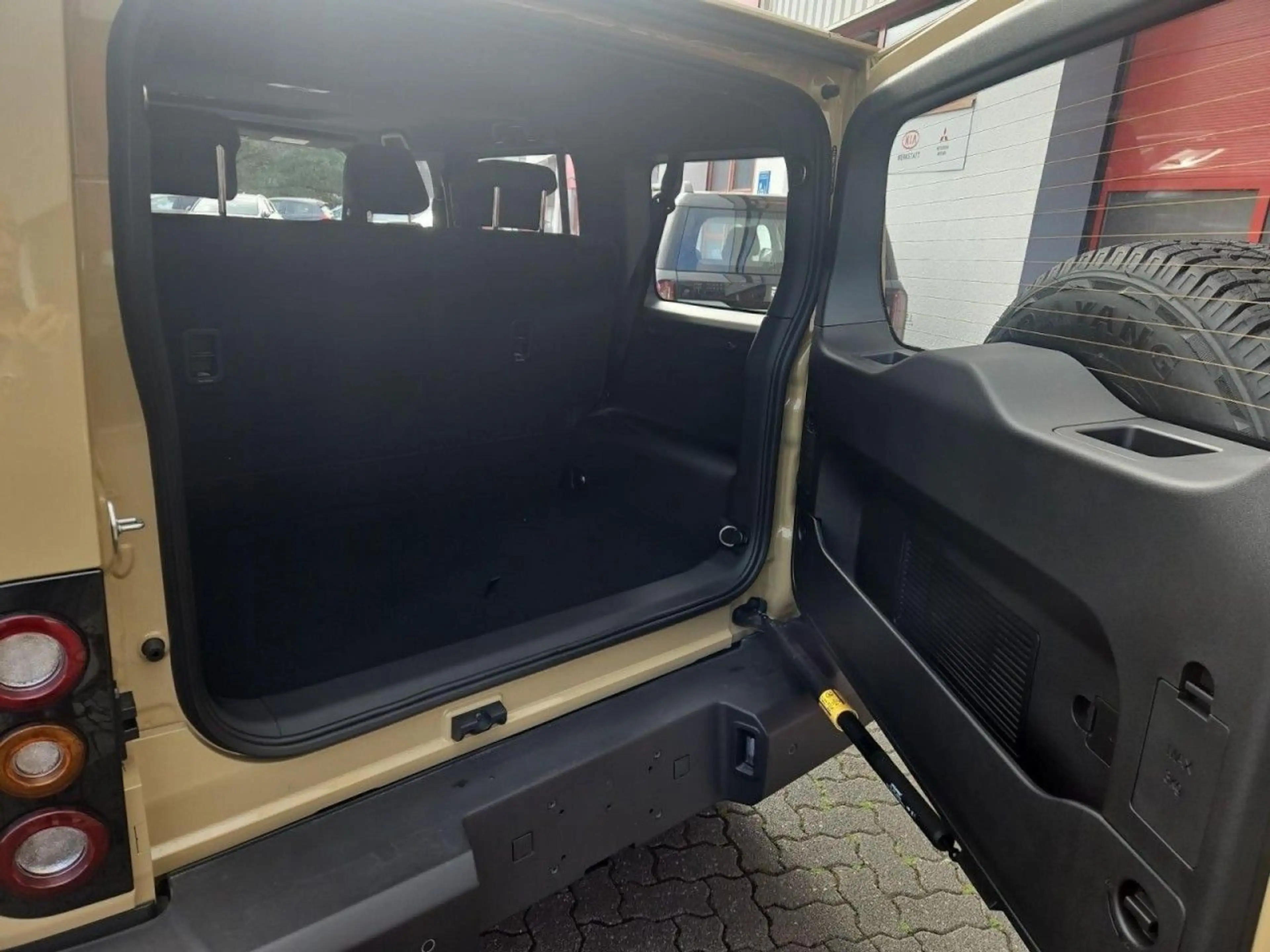 BAW 212 2.0 Diesel 4x4 Automatik Seilwinde Suchlicht — photo 13