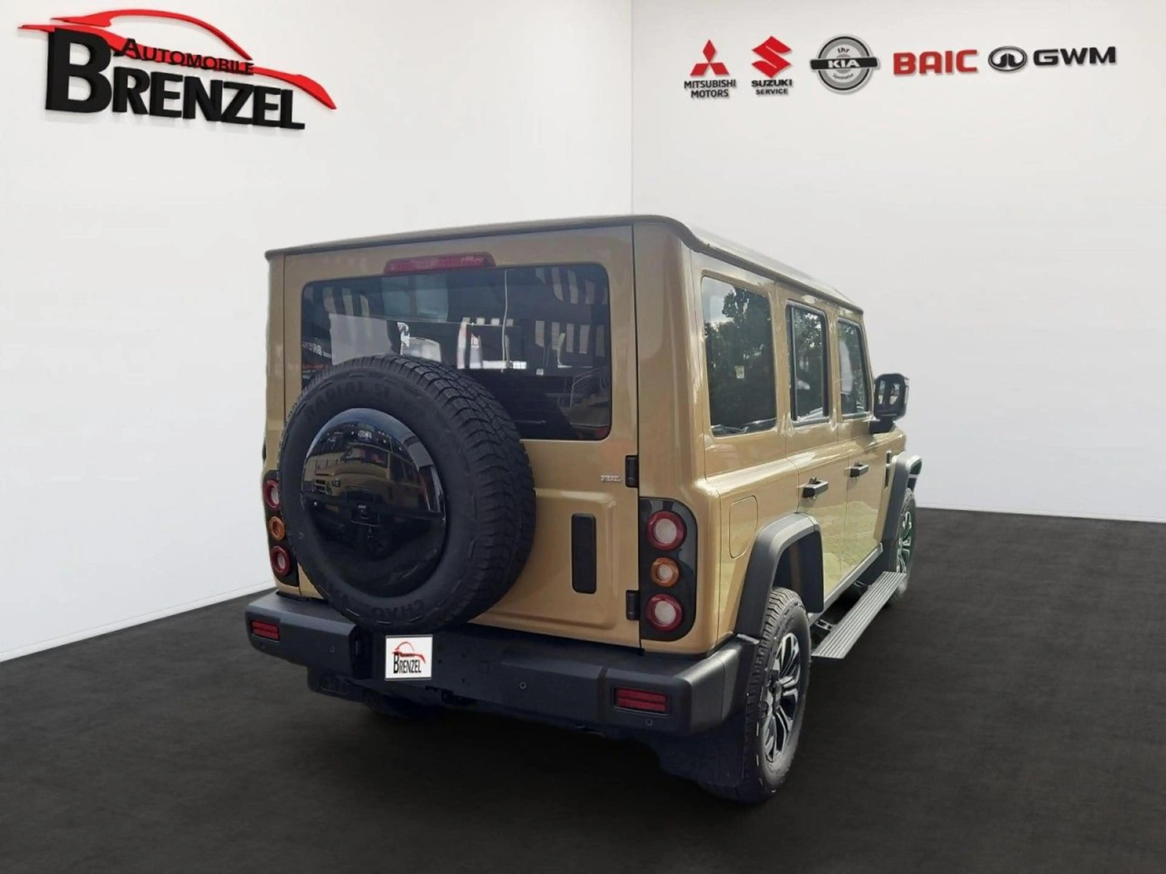 BAW 212 2.0 Diesel 4x4 Automatik Seilwinde Suchlicht — photo 3