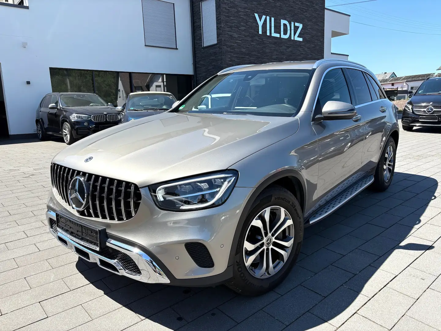 Mercedes-Benz GLC 220 d *NAVI *LED * KAMERA *1.HAND Grigio - 1