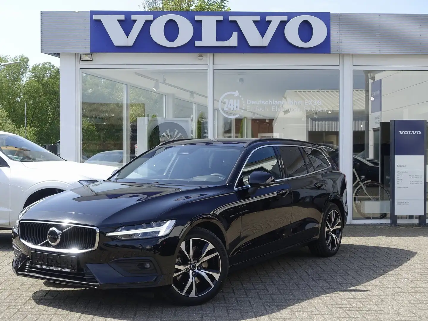 Volvo V60 Core B3 Mild-Hybrid/Kamera/Pilot-Assist Noir - 1