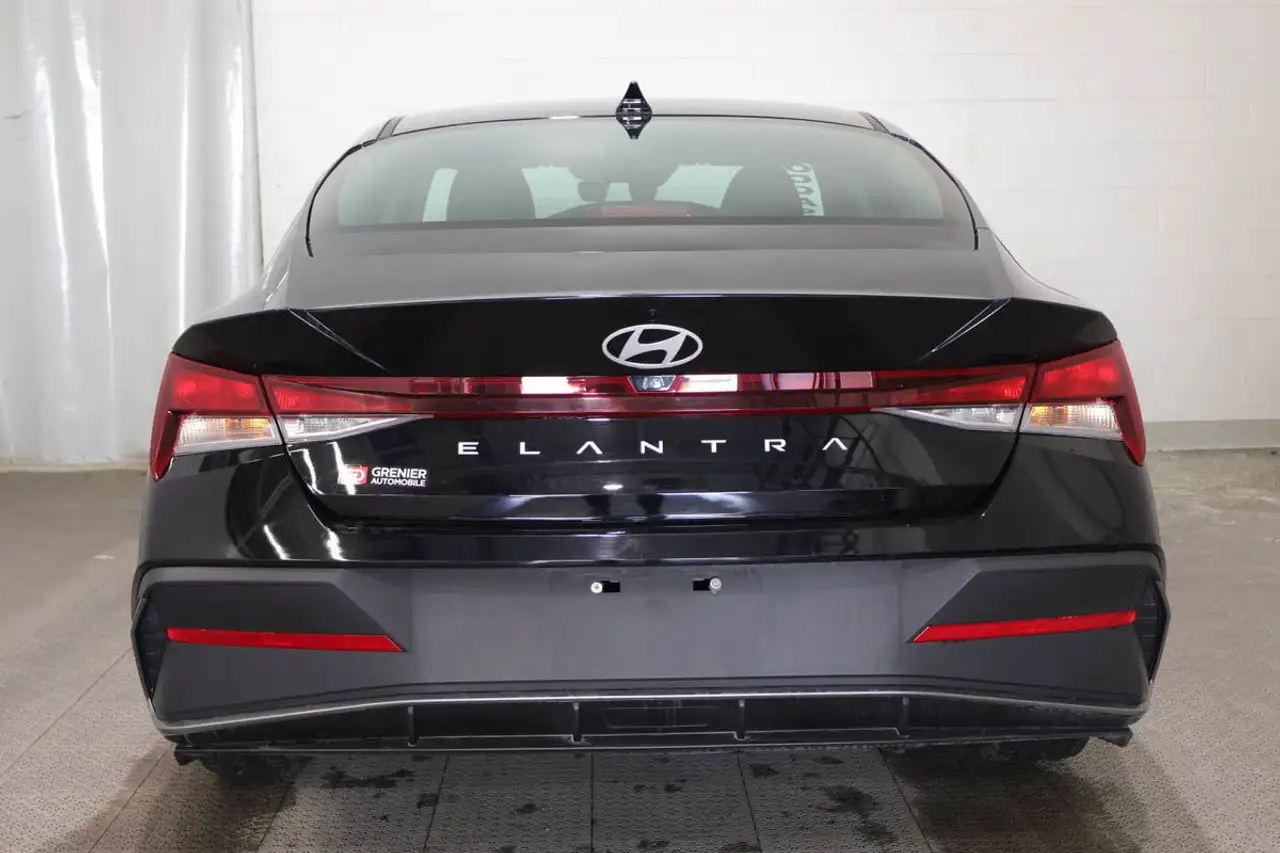 Hyundai ELANTRA снимка Hyundai ELANTRA