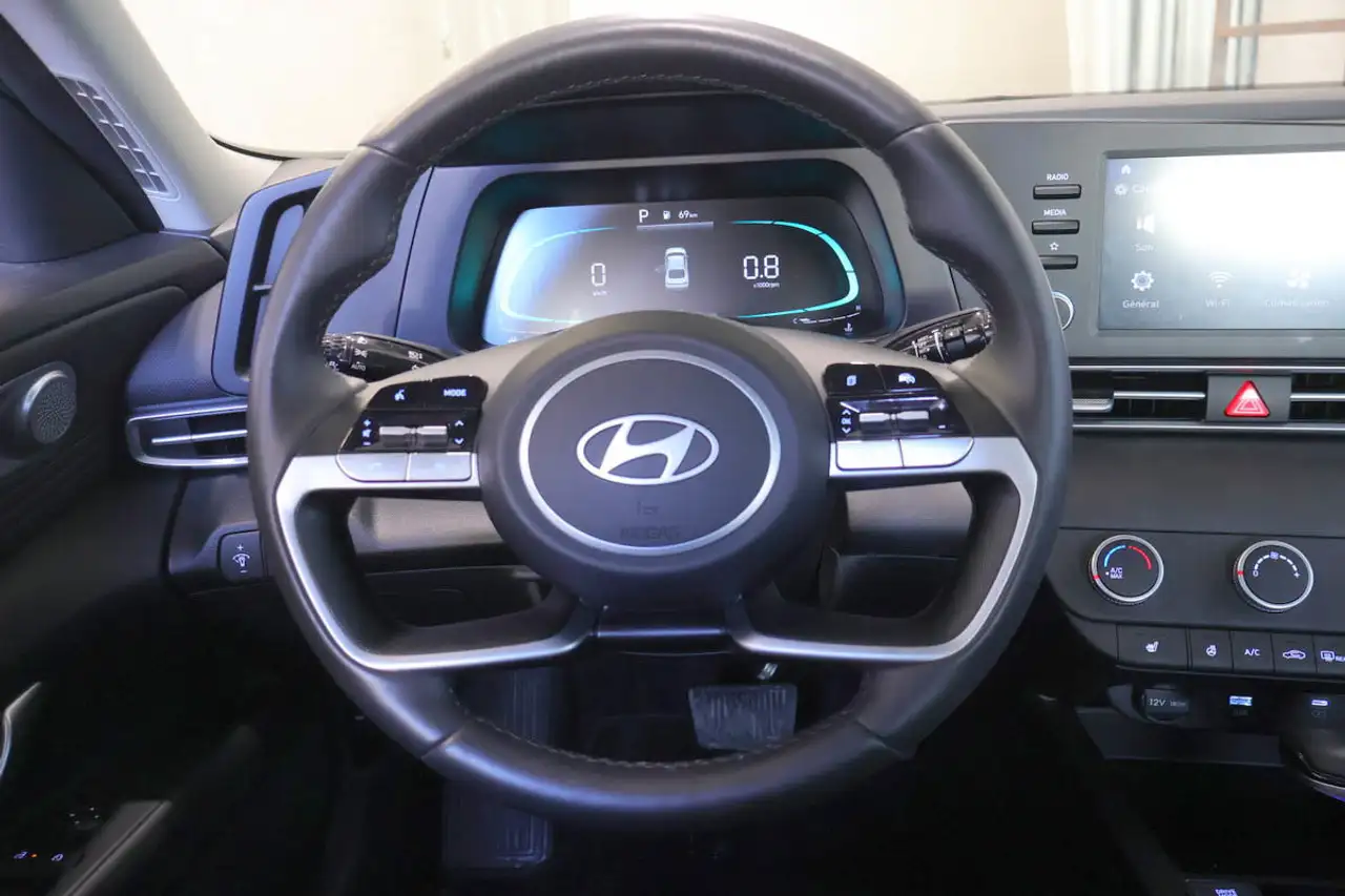 Hyundai ELANTRA снимка Hyundai ELANTRA
