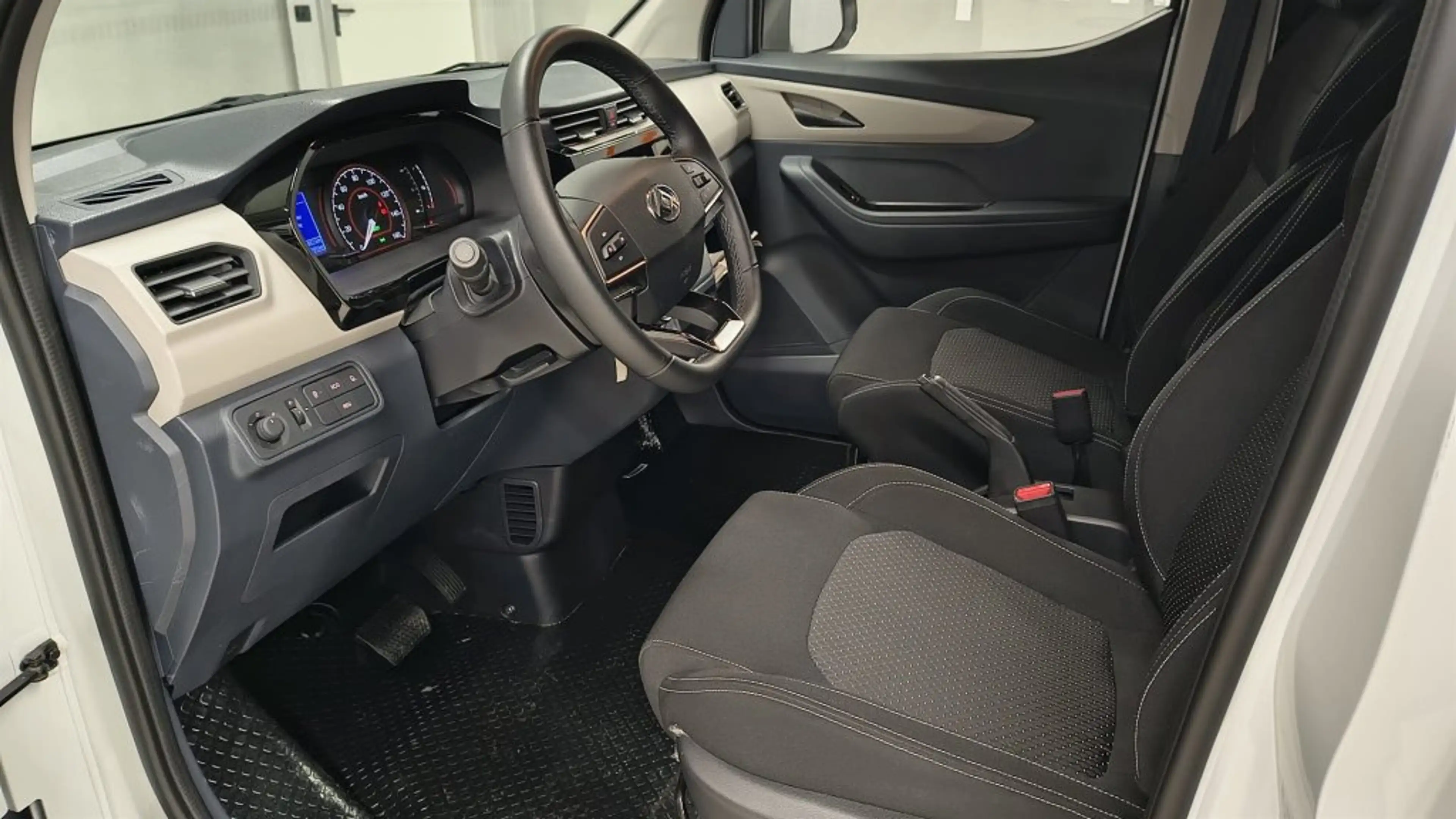 Maxus eDeliver 3 SWB 50.2 kWh 3-phasig — photo 3