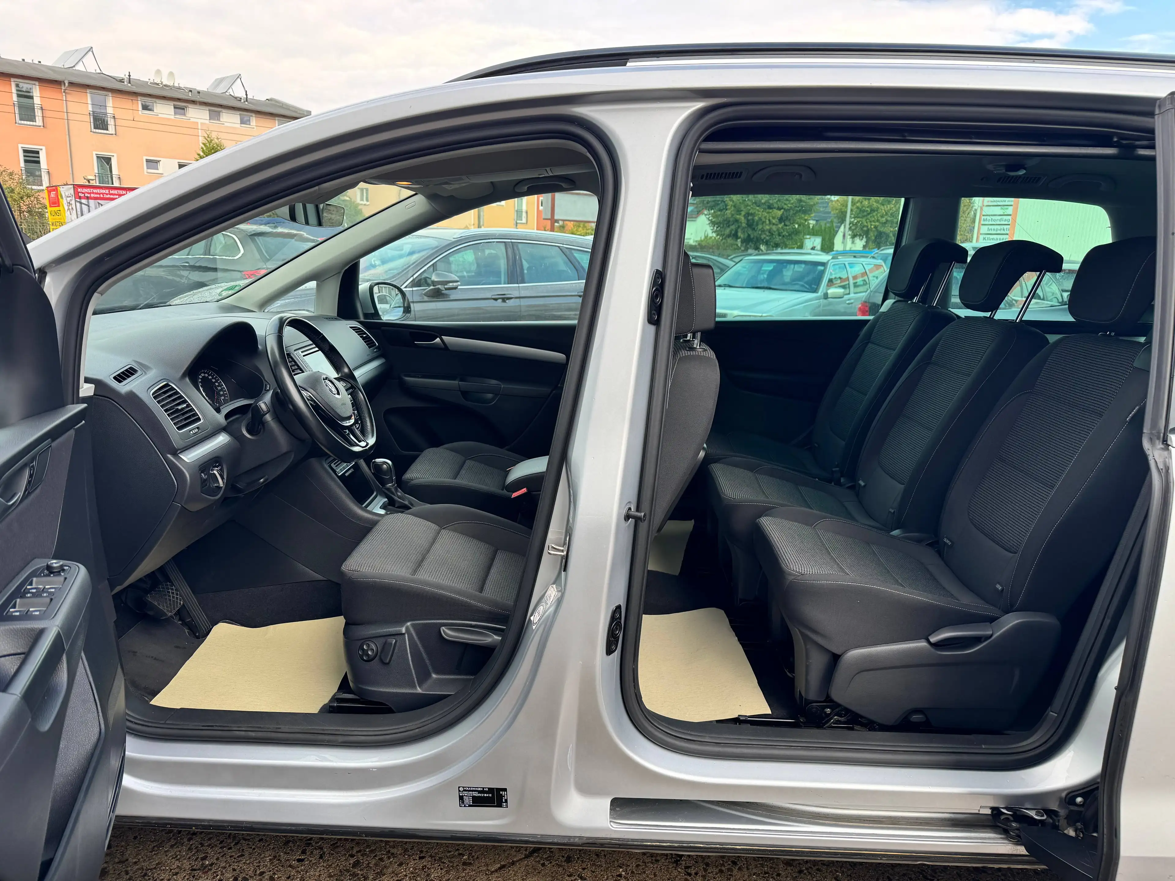 Volkswagen Sharan 2.0L Comfortline TÜV NEU/ 7Sitzer — photo 11