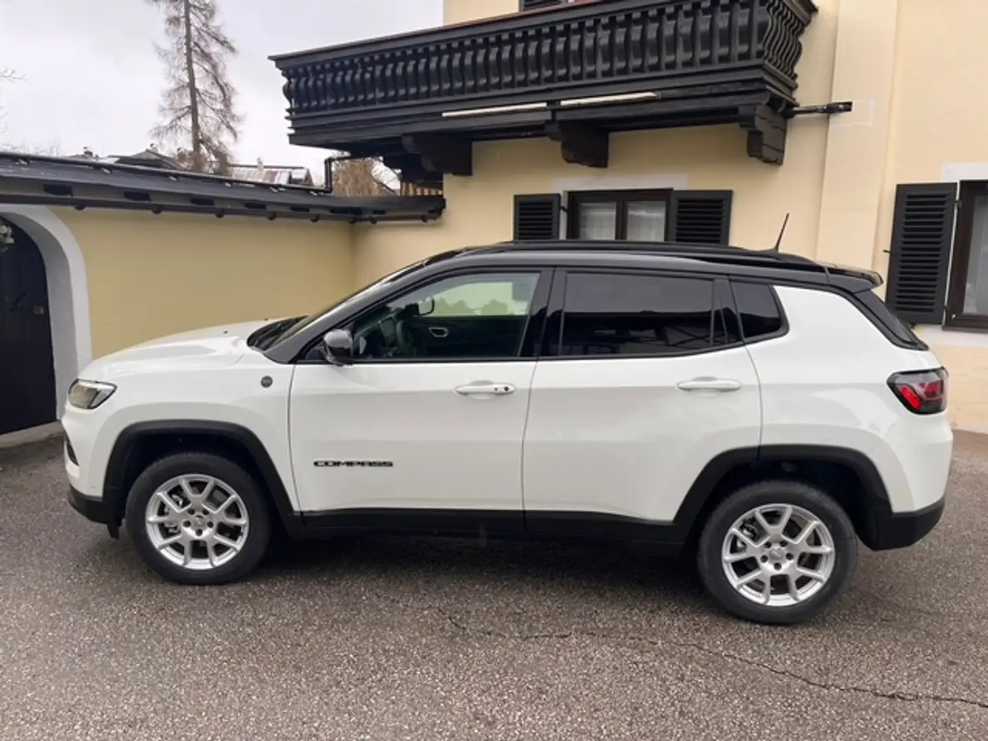 Jeep Compass Compass 1.5 Multiair North Star T4 FWD DCT7 e-Hybrid MHEV North Star - 140KM Weiß - 2