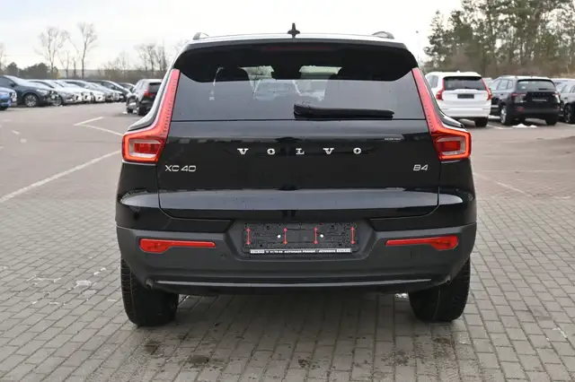 Volvo XC40 view 4