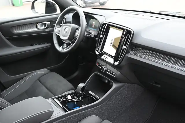 Volvo XC40 view 13