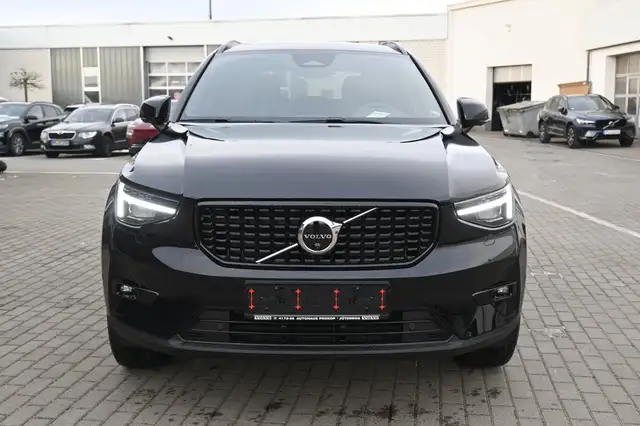 Volvo XC40 view 8