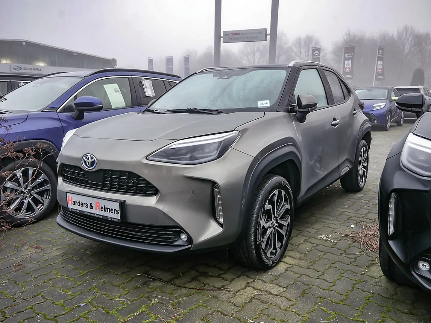 Toyota Yaris Cross Hybrid 1.5 VVT-i 4x4 Style LED Grau - 2