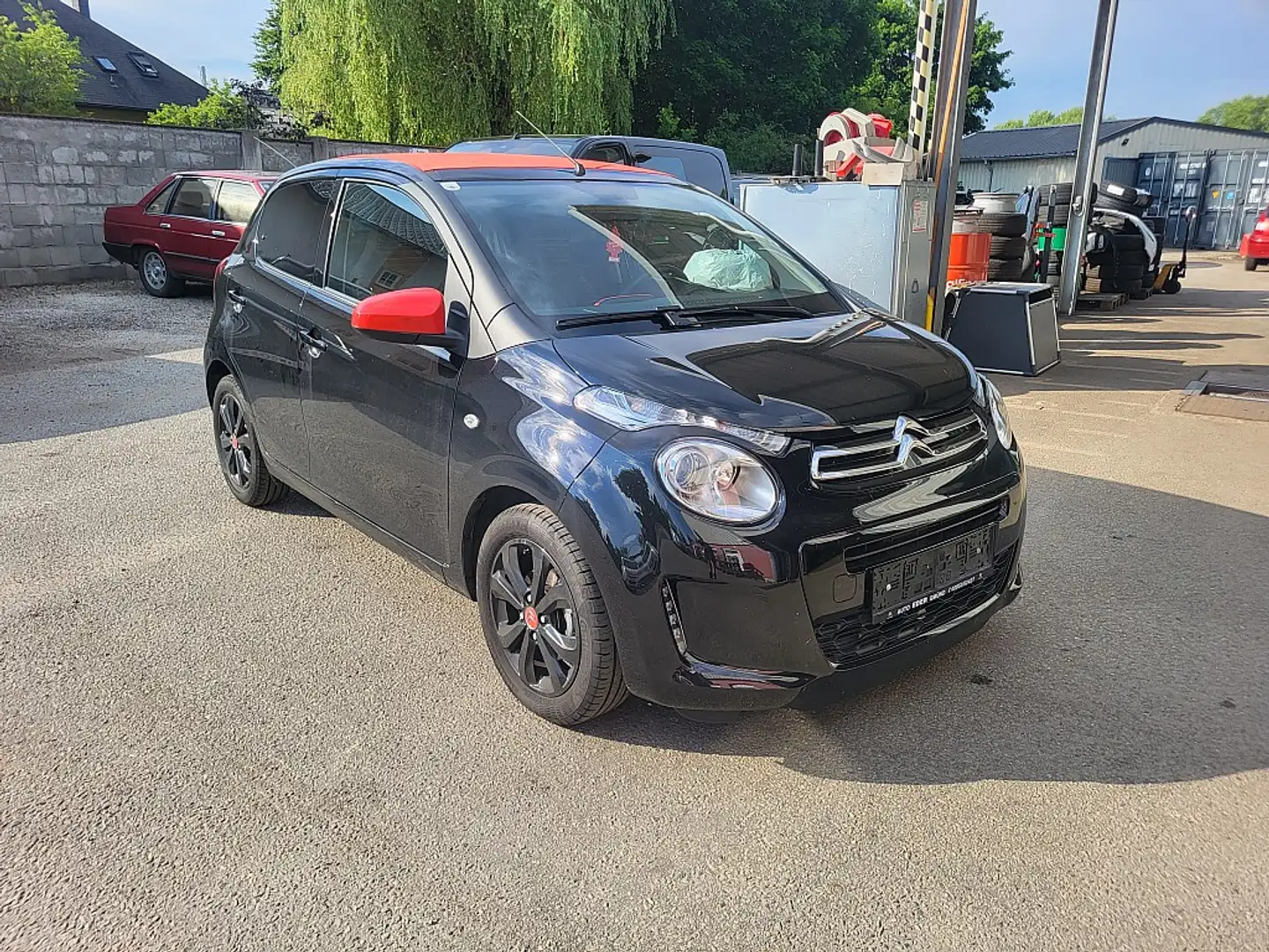 Citroen C1 Airscape VTi 72 manuell Shine Schwarz - 1