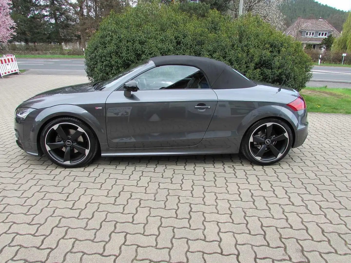 Audi TT Roadster 1.8 TFSI S-Line Grau - 2