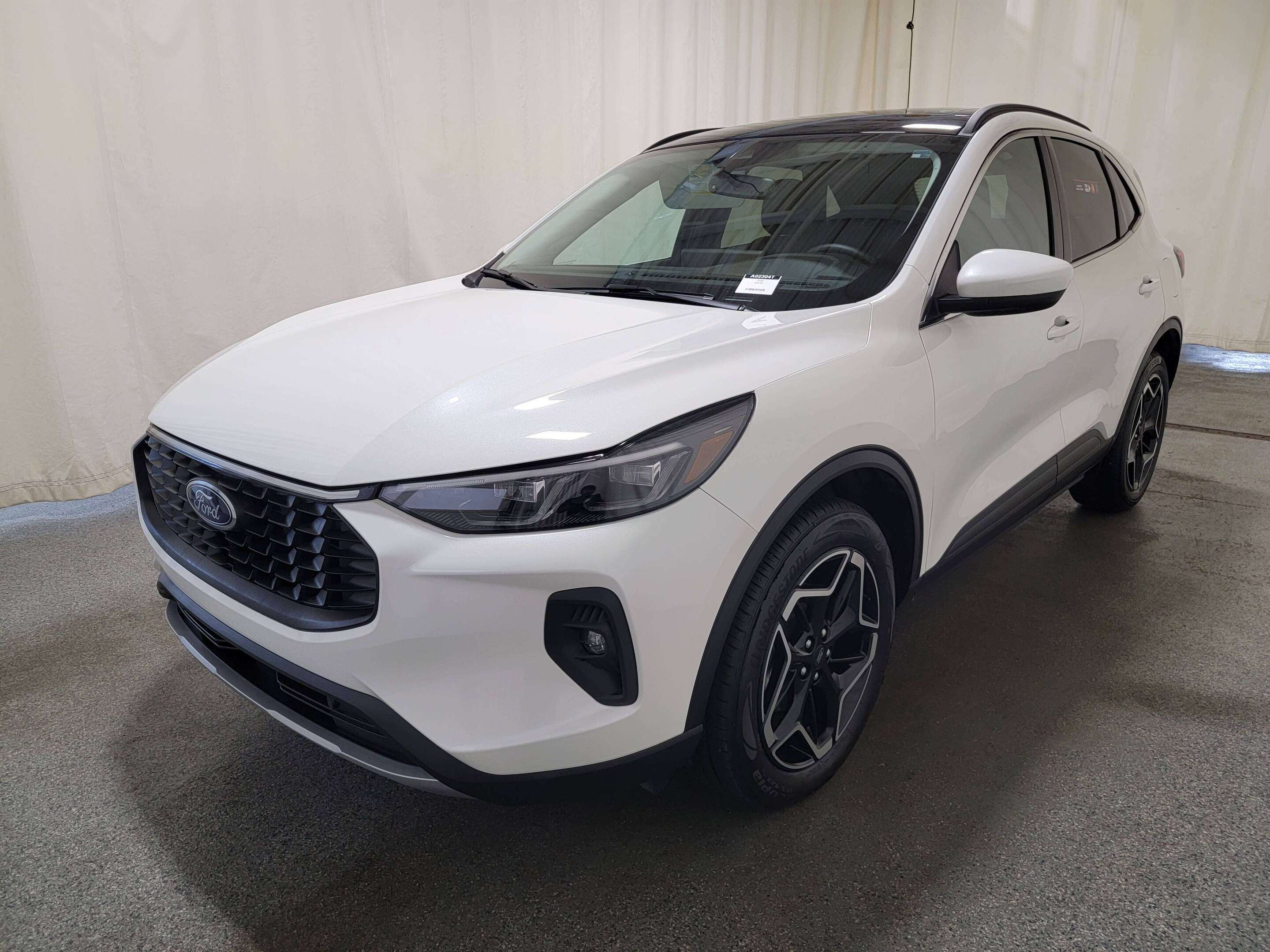 2026 Ford Escape PLATINUM | 2.0L | MOONROOF | LIKE NEW!!
