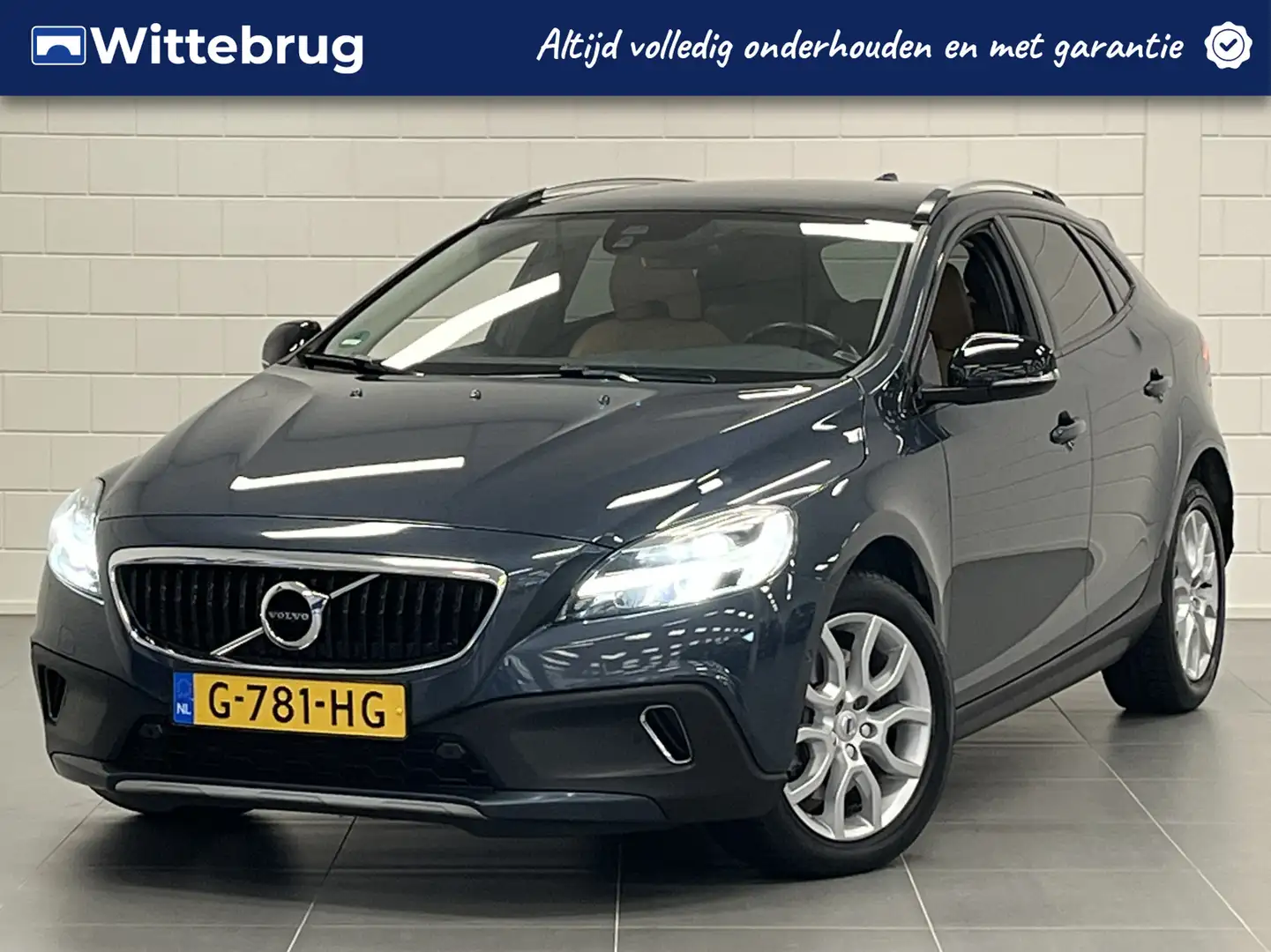 Volvo V40 Cross Country 1.5 T3 Polar+ Luxury AUTOMAAT | LEDER | NAVIGATIE Blauw - 1