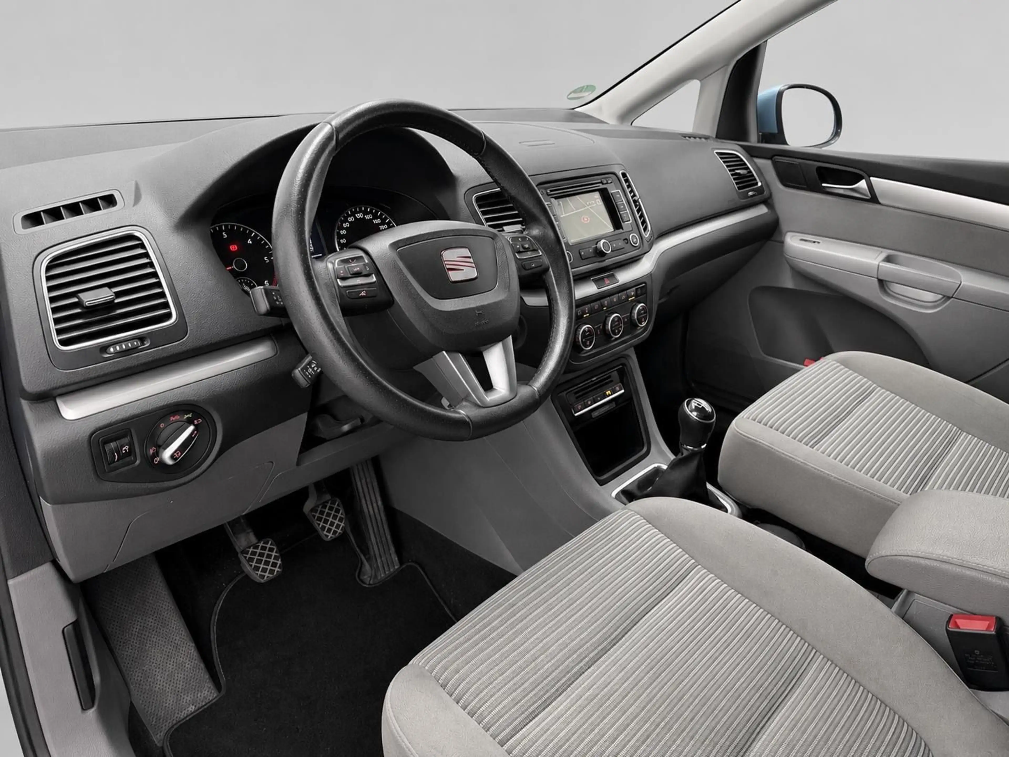 SEAT Alhambra Style  4x4  * 7- SITZER * R-KAM * NAVI — photo 3