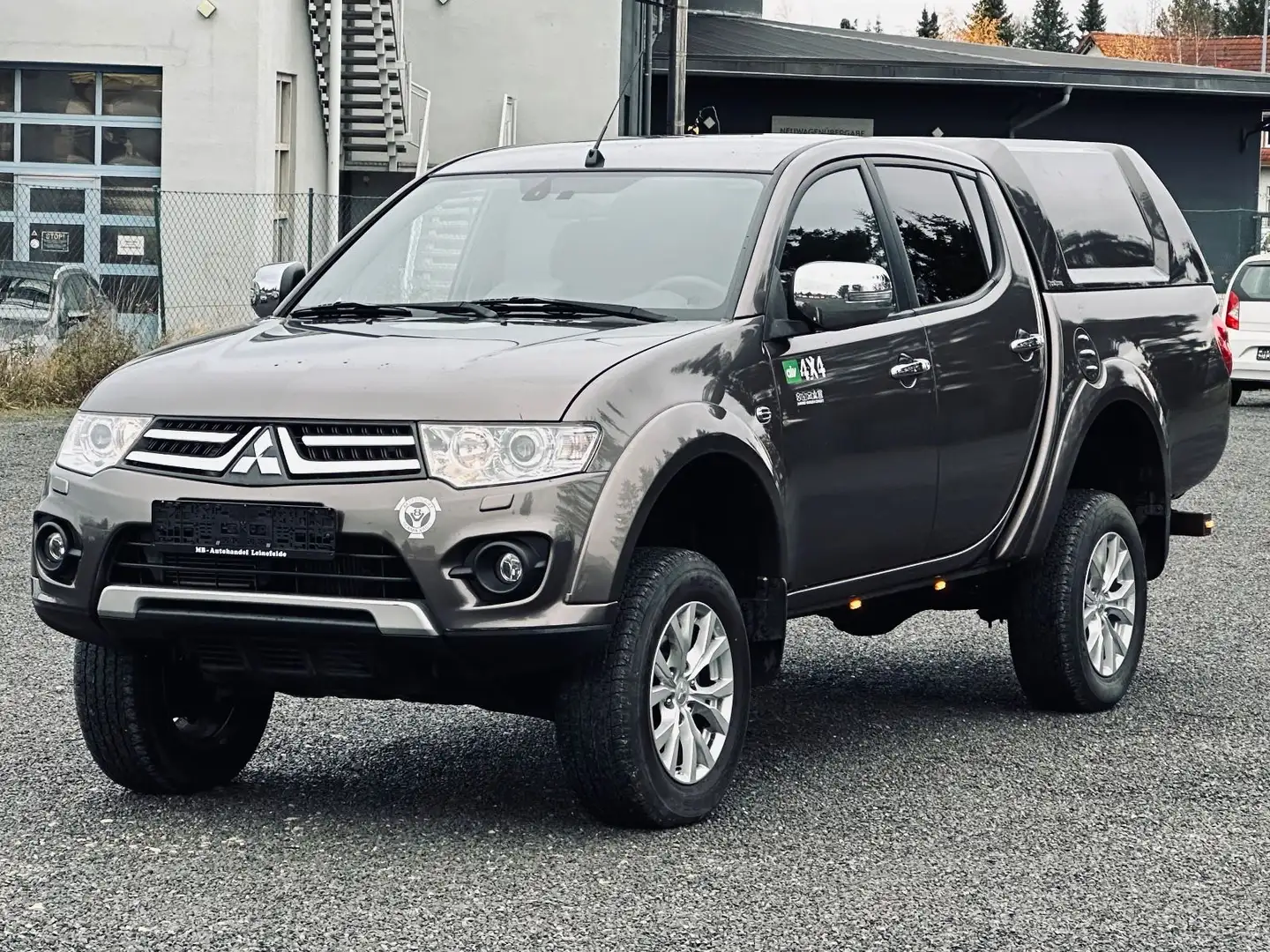 Mitsubishi L200 Diamant Edition Doppelkabine 4WD*XENON*NAVI Braun - 1