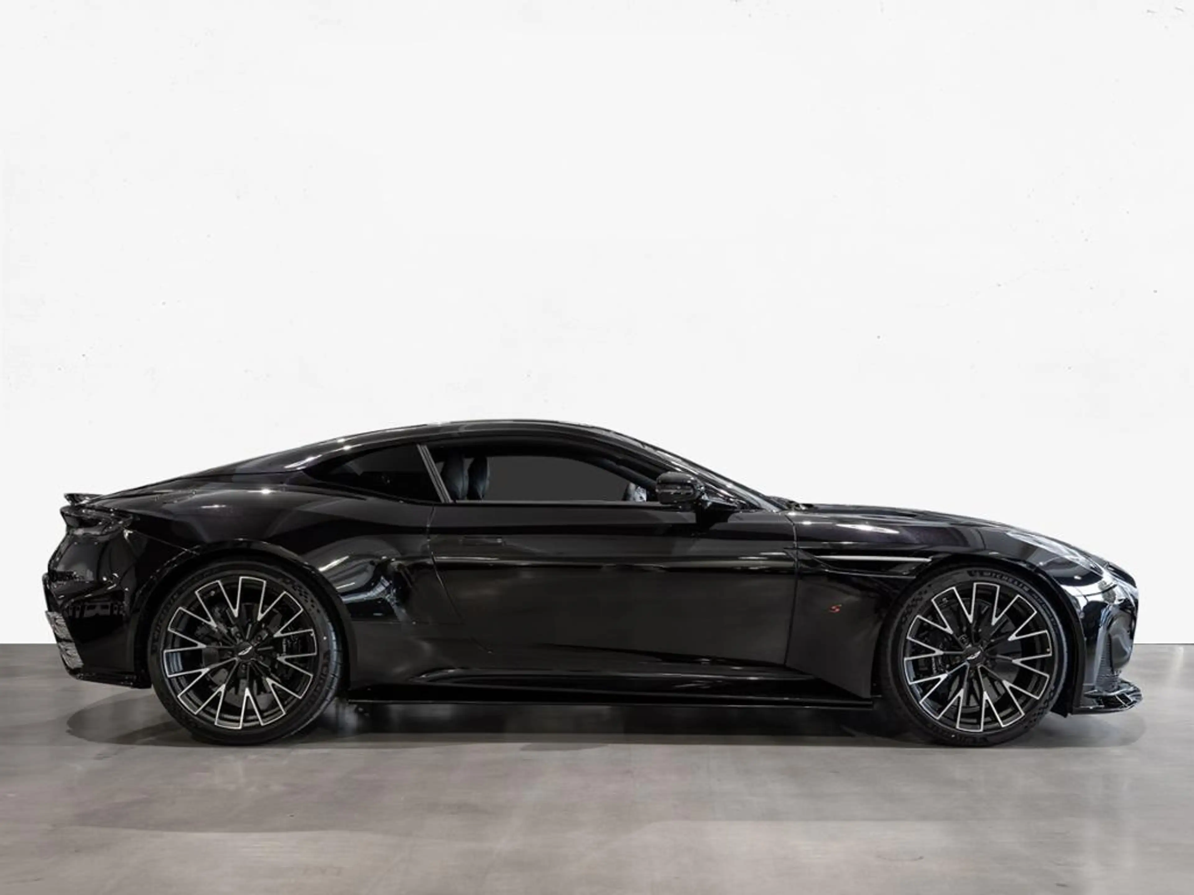 Aston Martin DB12 S Coupe Aston Martin Hamburg — photo 15