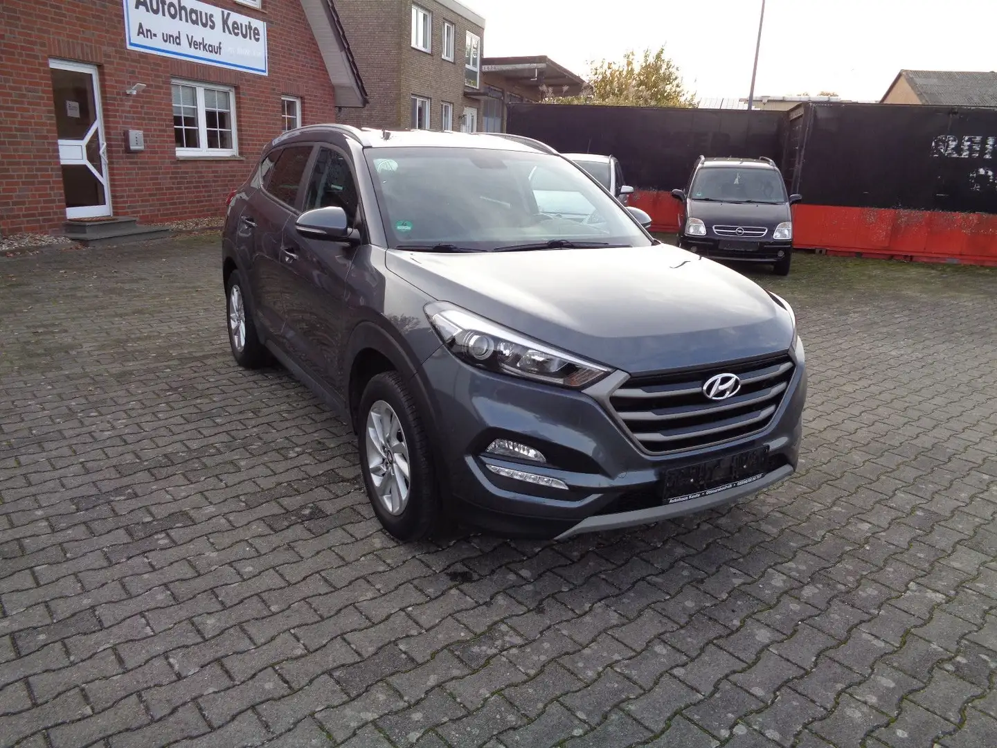 Hyundai TUCSON 2 WD, AHK, Navi, SHZ, 8fach, Met. Kamera, Grau - 2