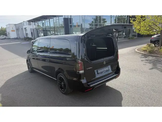 Mercedes-Benz V-Class view 6