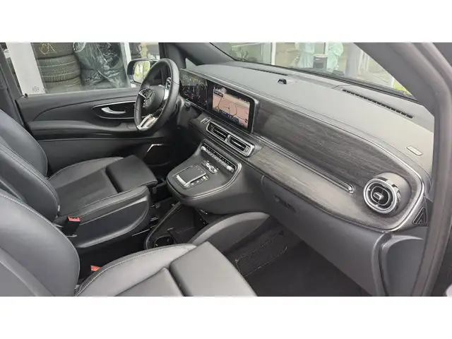 Mercedes-Benz V-Class view 8