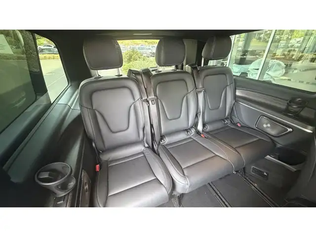 Mercedes-Benz V-Class view 11