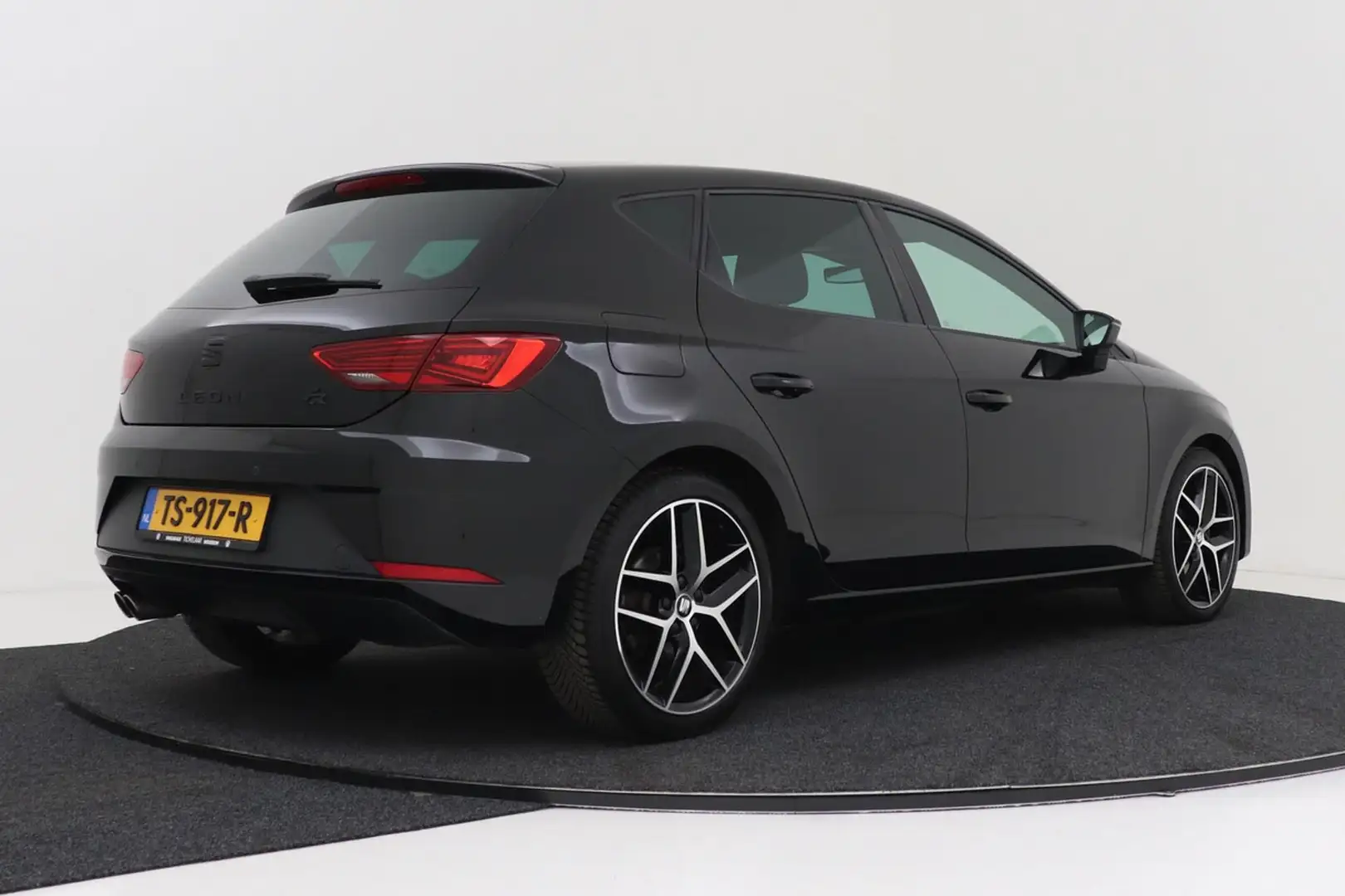 SEAT Leon 1.5 TSI FR Business Intense | Org NL | BEATS | Car Schwarz - 2