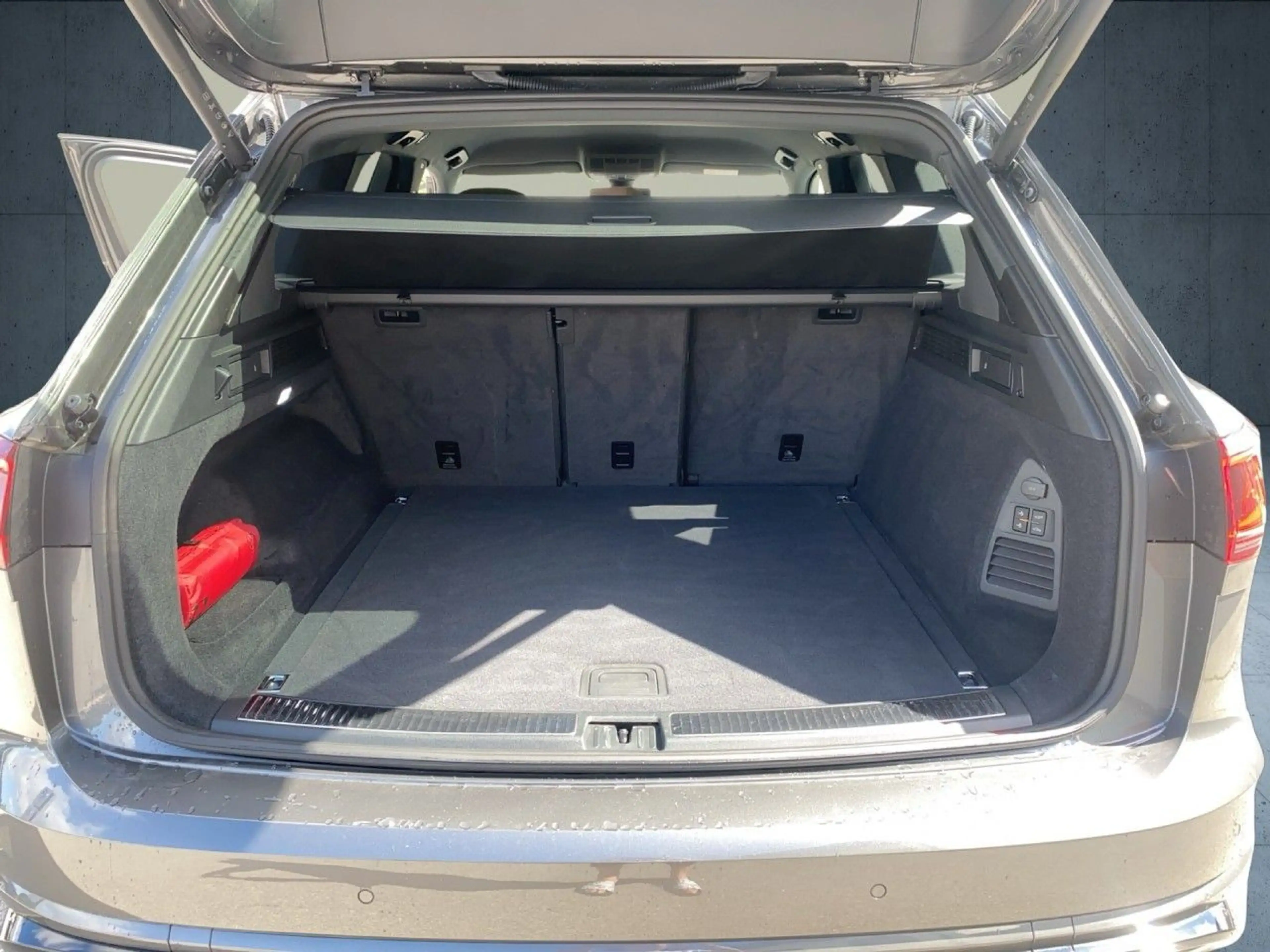 Volkswagen Touareg R-Line 3.0l TDI DSG 4M R-Line AHK — photo 14