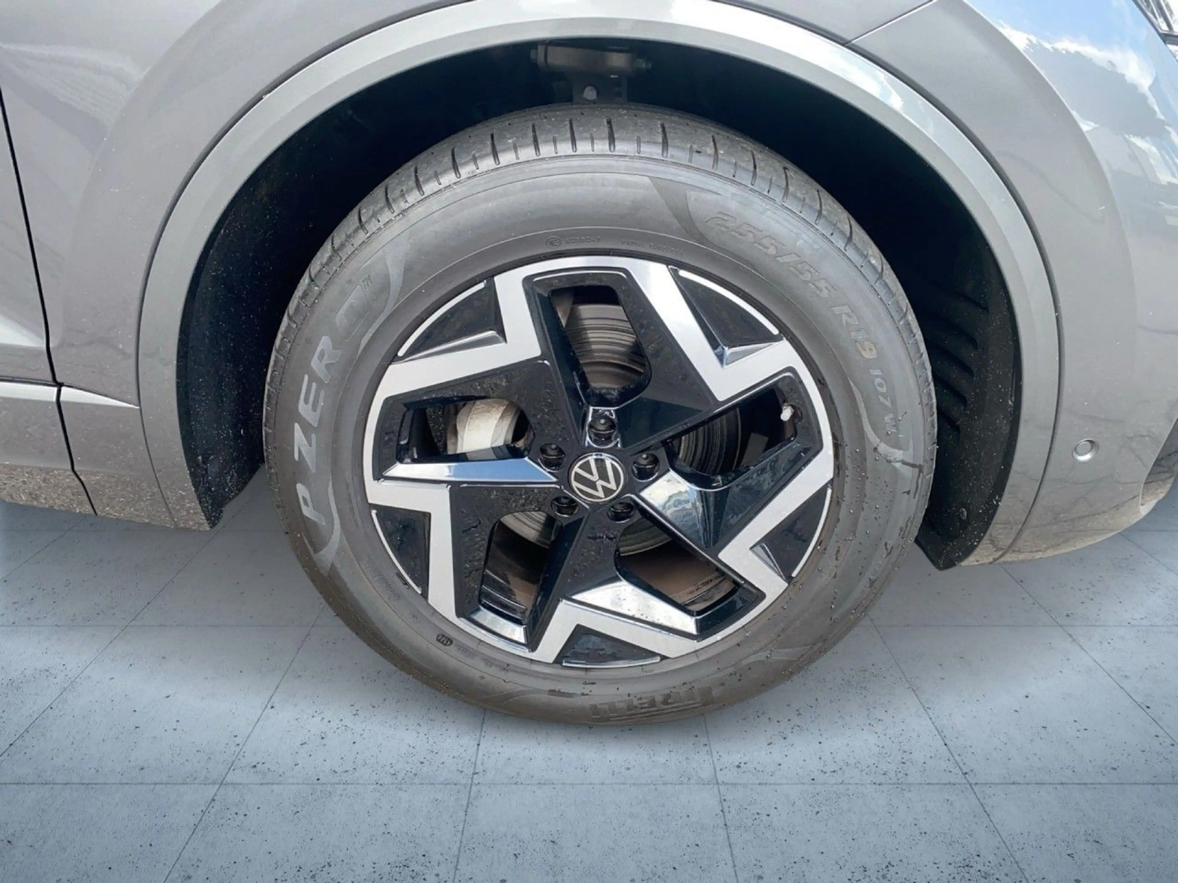 Volkswagen Touareg R-Line 3.0l TDI DSG 4M R-Line AHK — photo 8