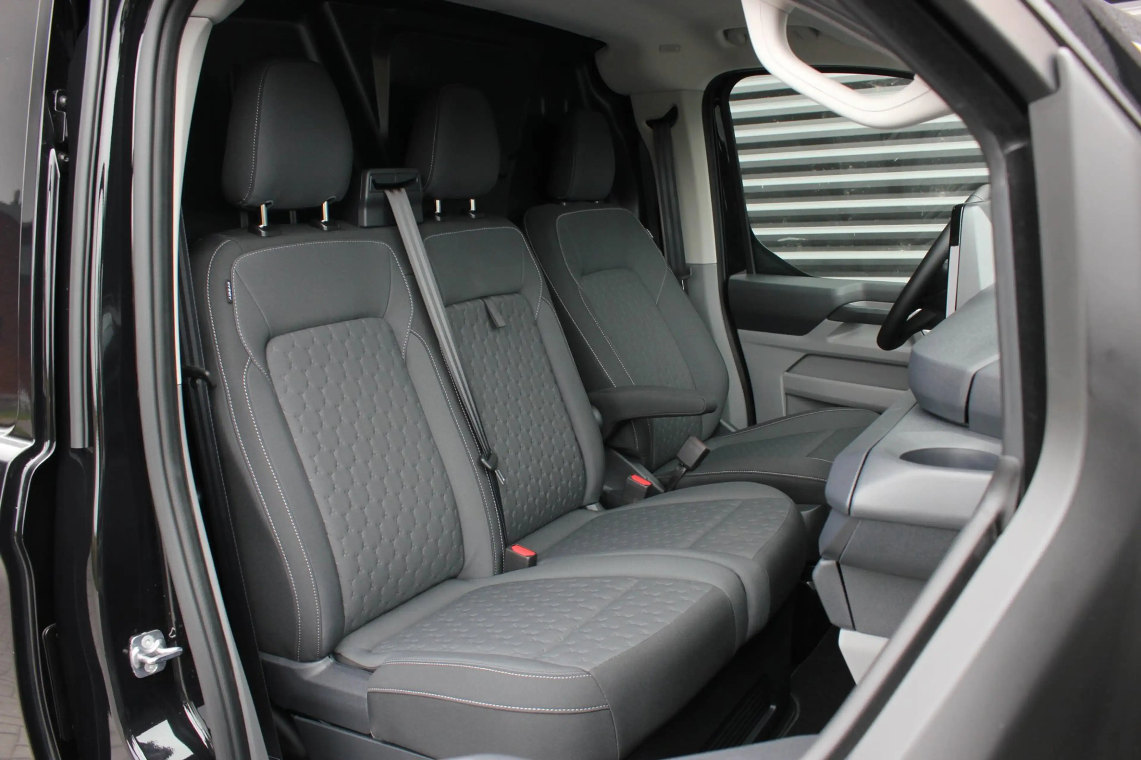 Ford E-Transit Cust. 340 L2H1 Limited 71kWh 218PK / 360 CAMERA / — photo 37