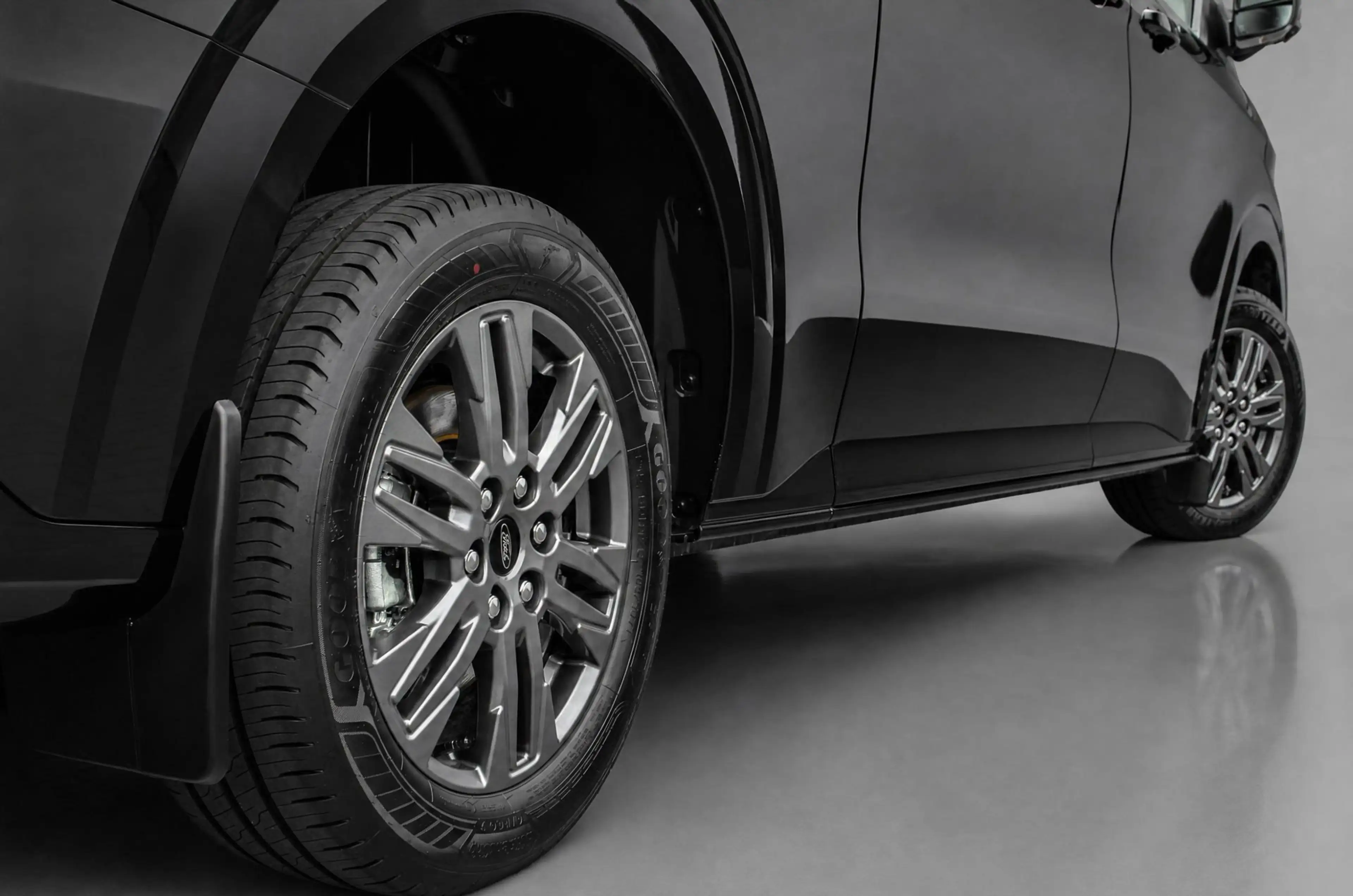 Ford E-Transit Cust. 340 L2H1 Limited 71kWh 218PK / 360 CAMERA / — photo 12