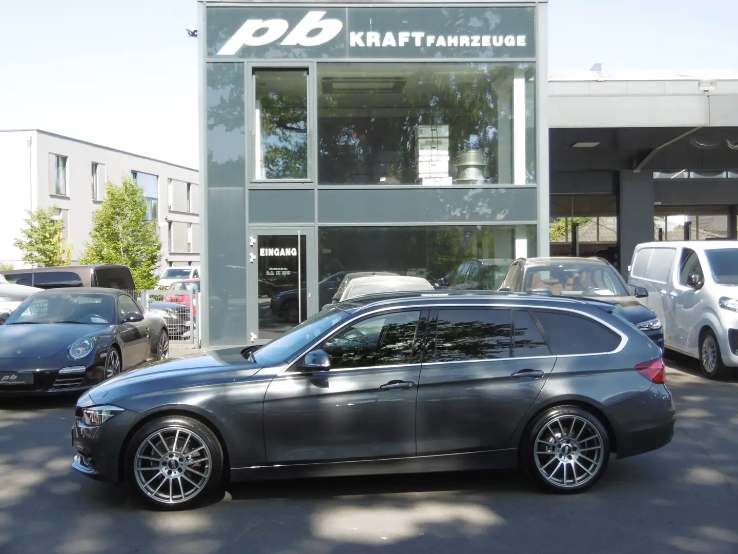 BMW 320 dA Tour Sport Line 19" BBS Kamera Navi LED Grigio - 1