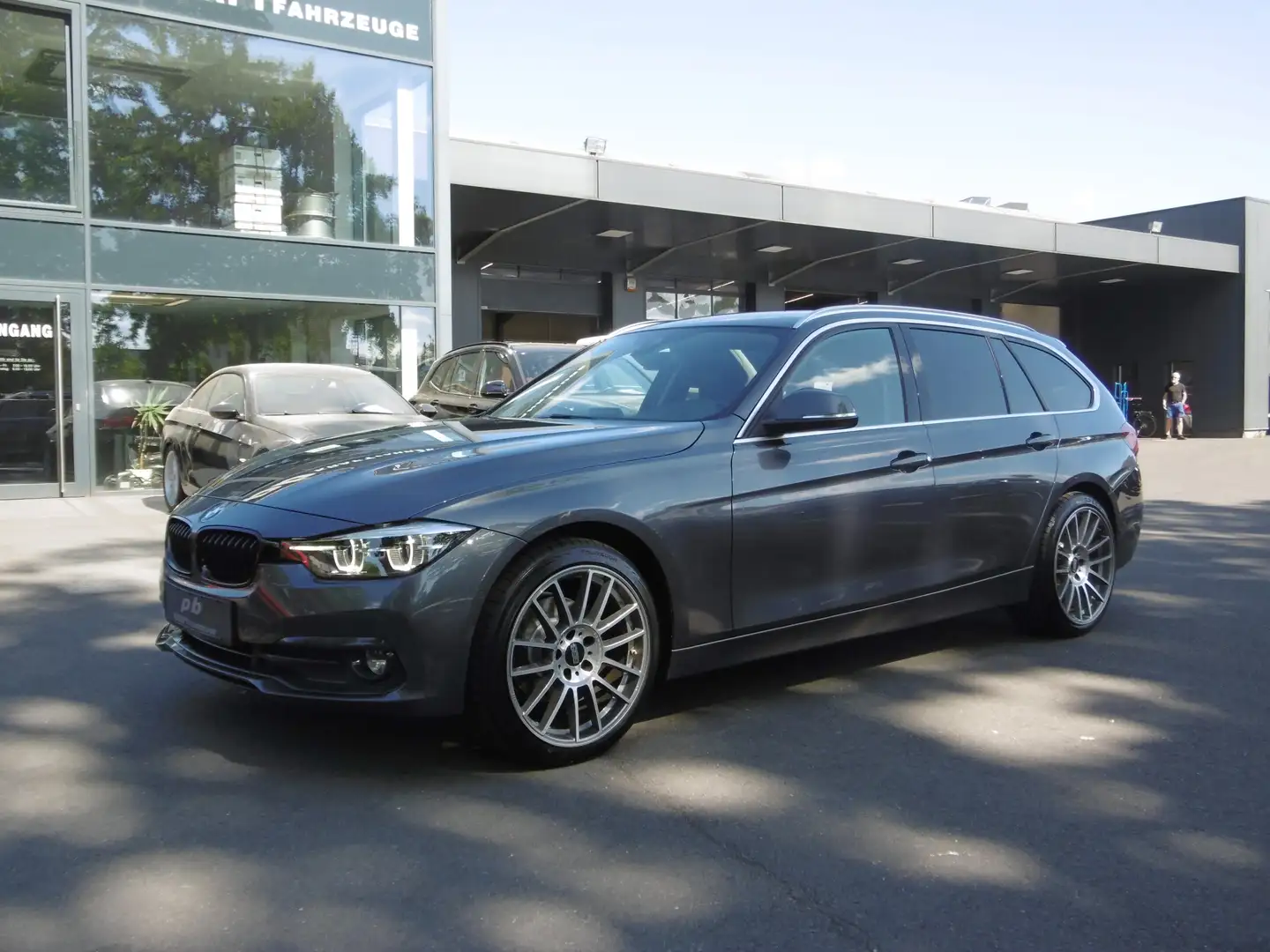 BMW 320 dA Tour Sport Line 19" BBS Kamera Navi LED Grigio - 2