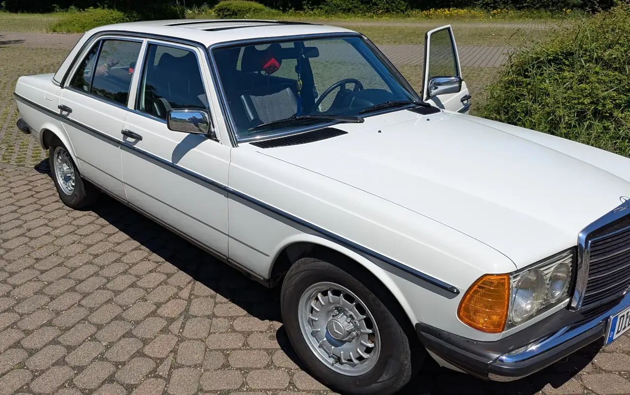 Mercedes-Benz 200 w123,original 57. tkm. ungescheißt, Oldimer, foto 4